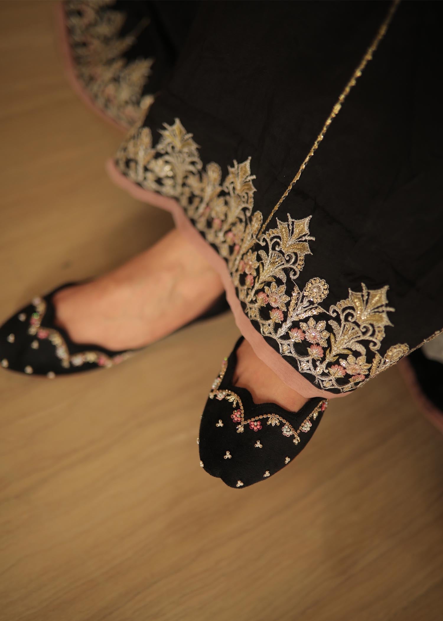 Rang-e-Haya Rahat-Black