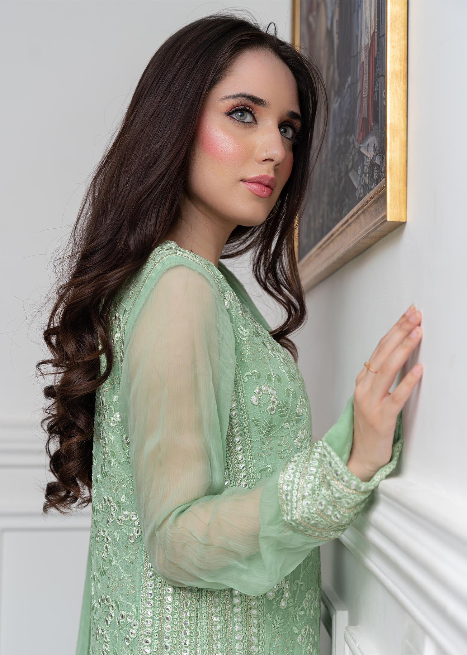 Rang-e-Haya Hoor / Mint