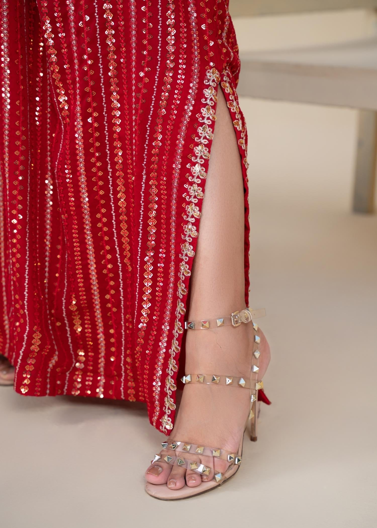 GLAMOROUS-RED