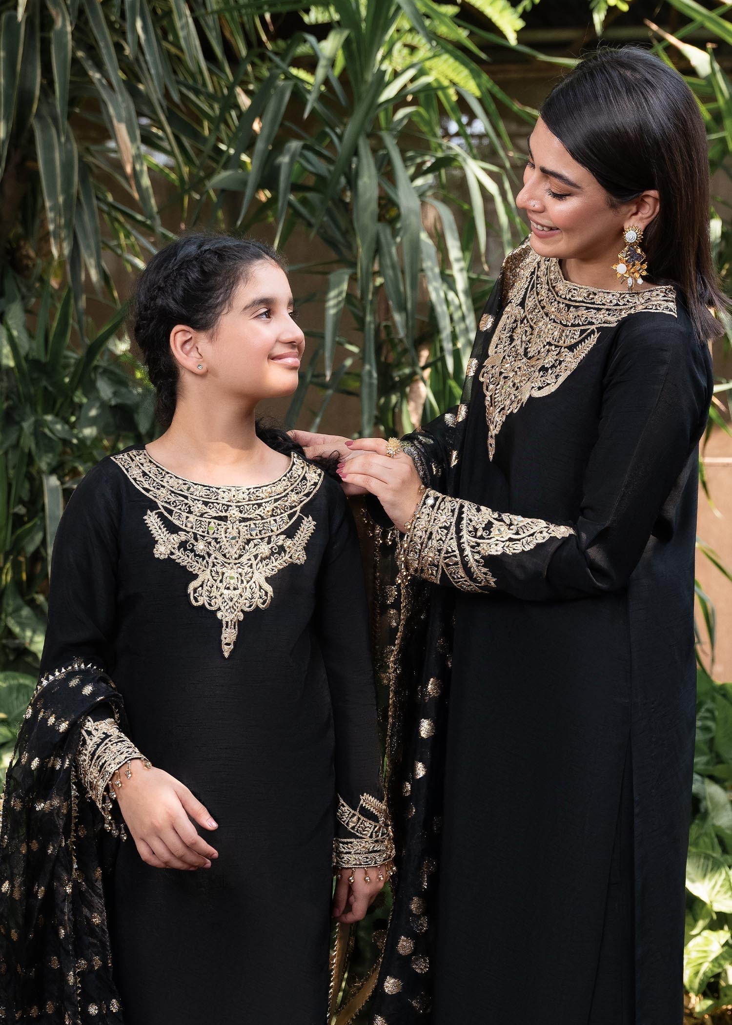 Rang-e-Haya Shireen Black