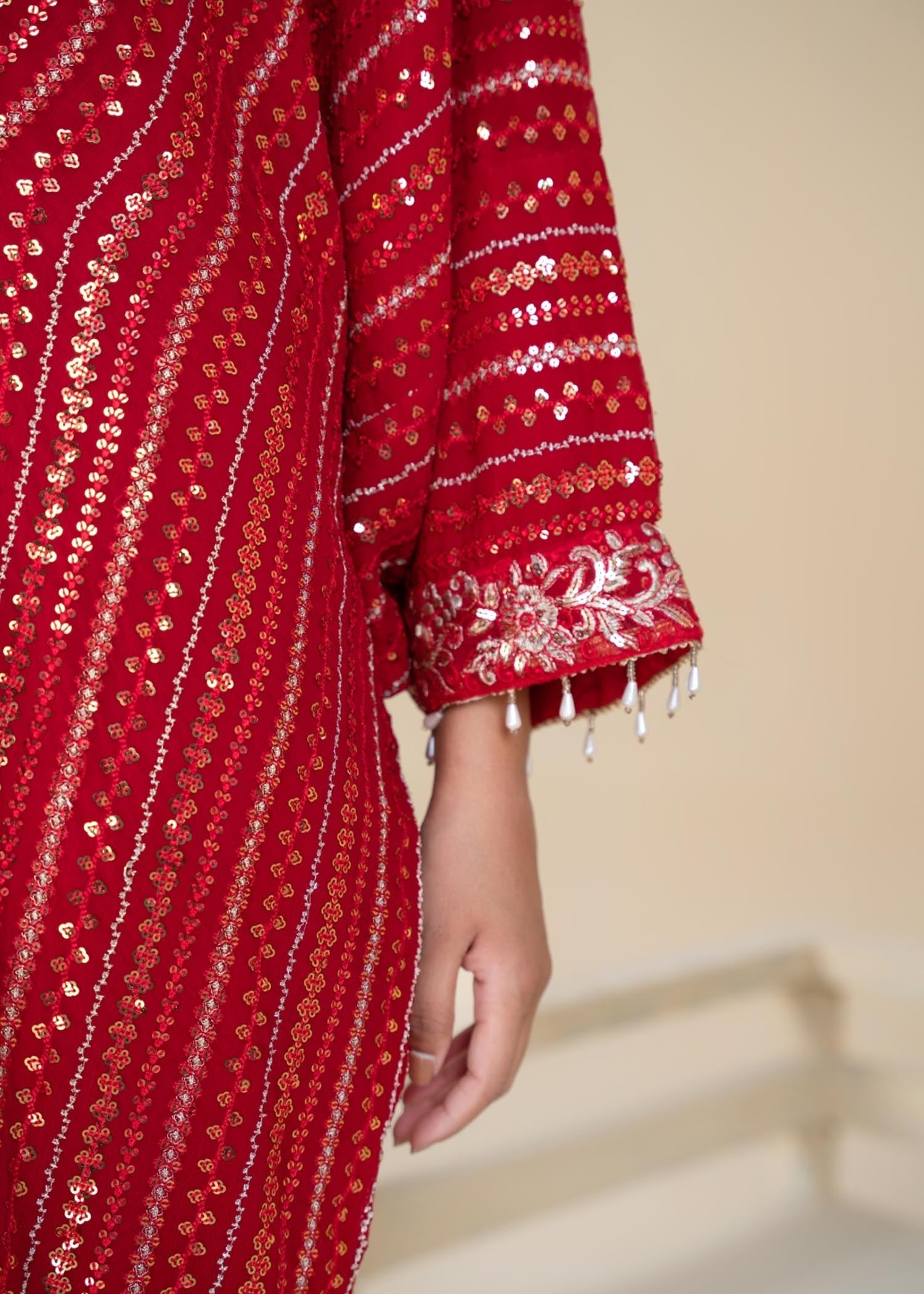 GLAMOROUS-RED