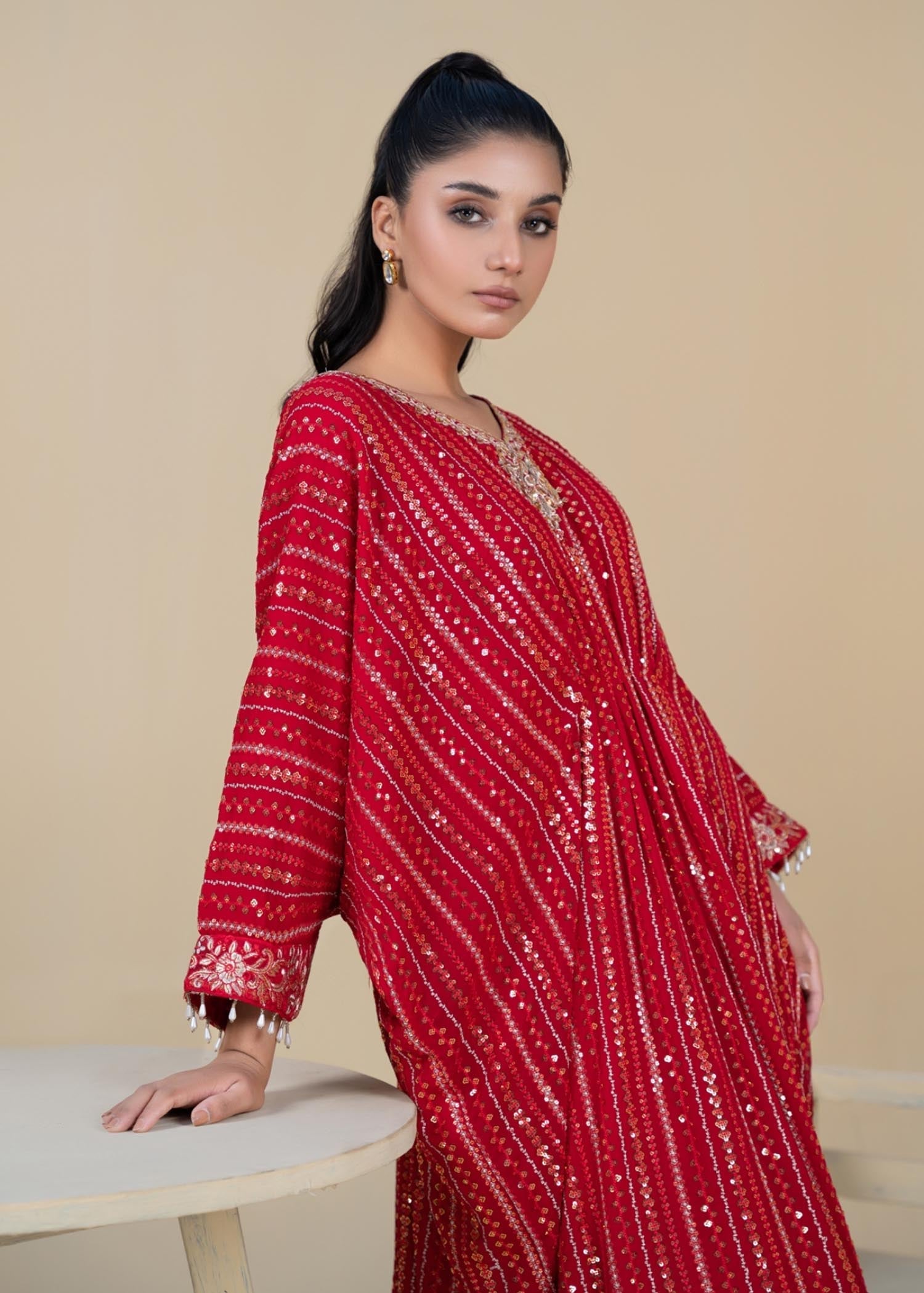 GLAMOROUS-RED