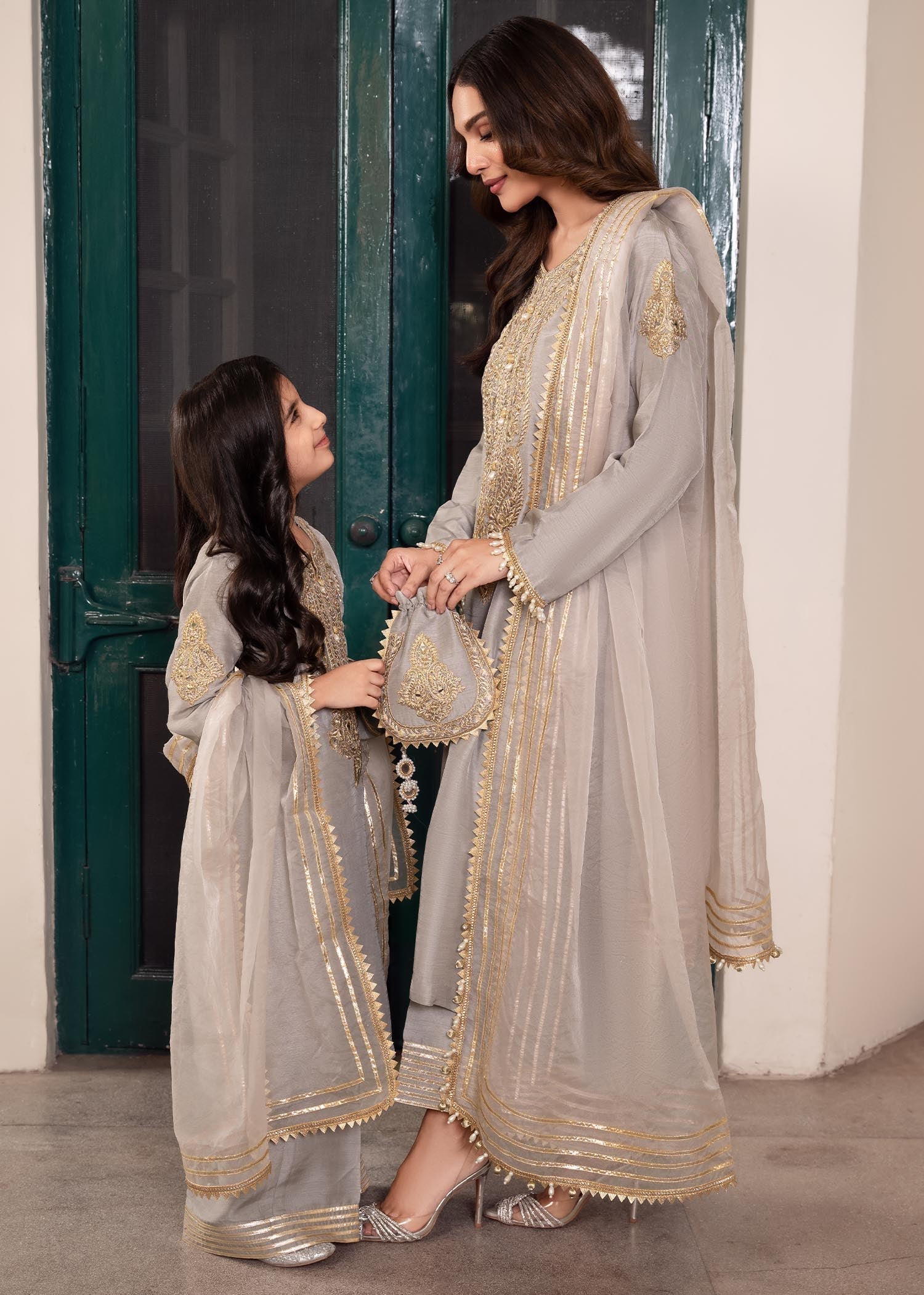 Rang-e-Haya Zareen Grey