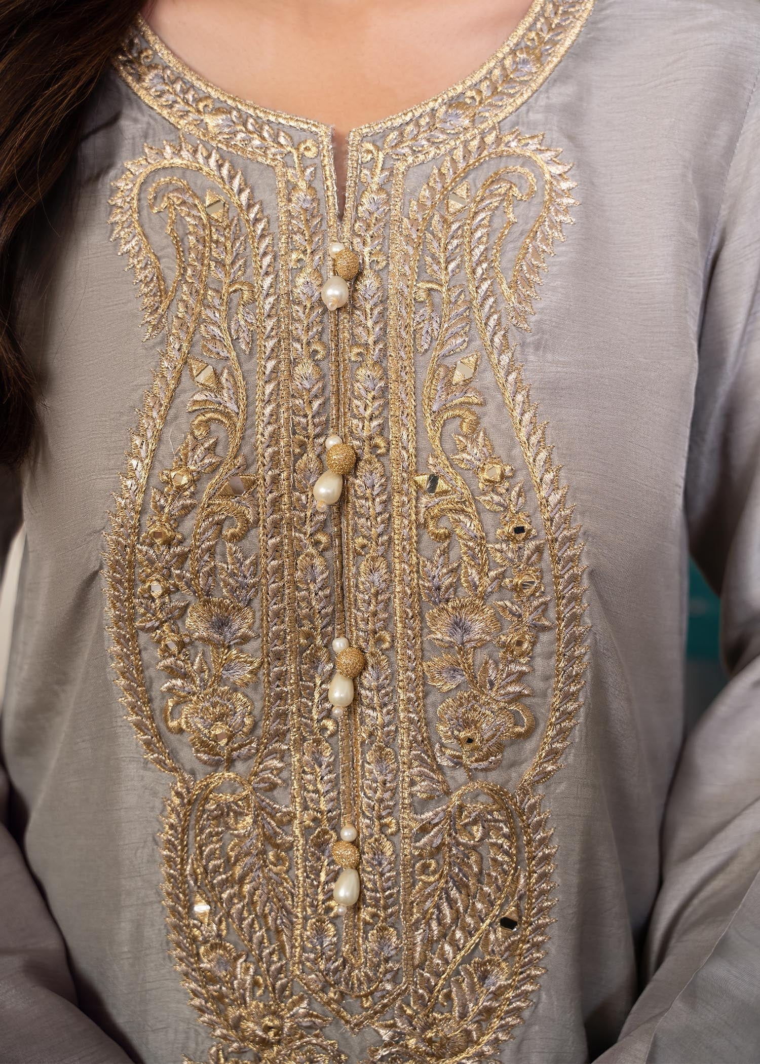 Rang-e-Haya Zareen Grey