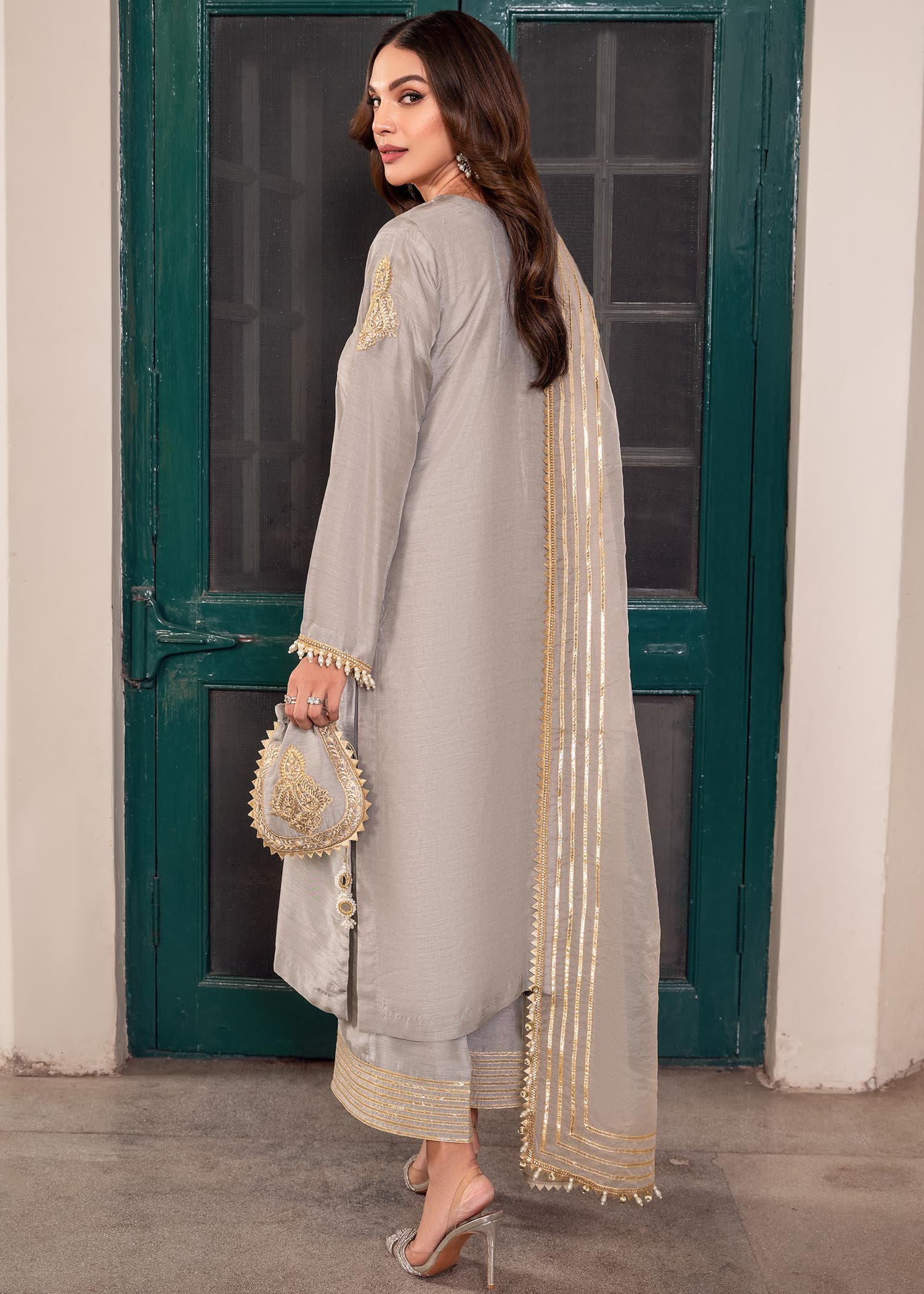 Rang-e-Haya Zareen Grey
