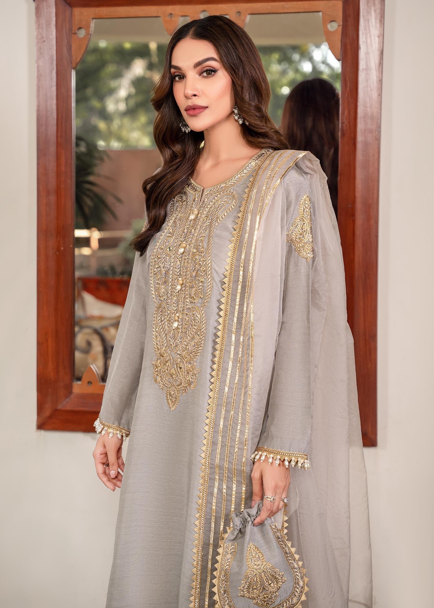 Rang-e-Haya Zareen Grey