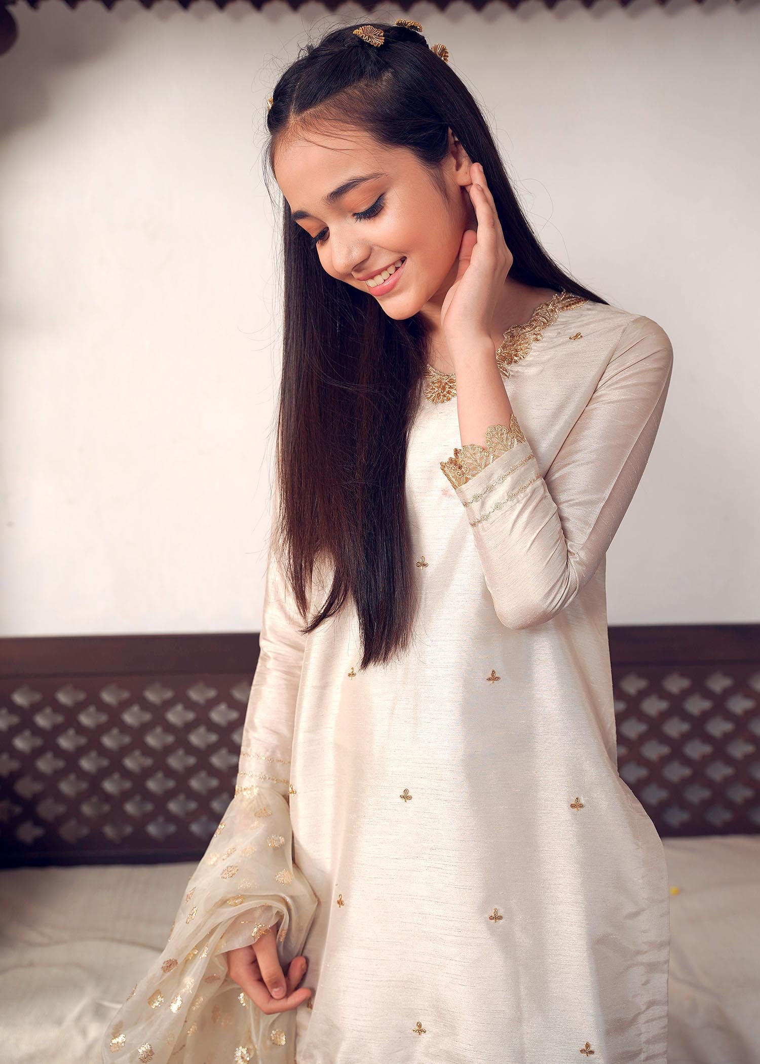 Rang-e-Haya Sandali Pearl white kids