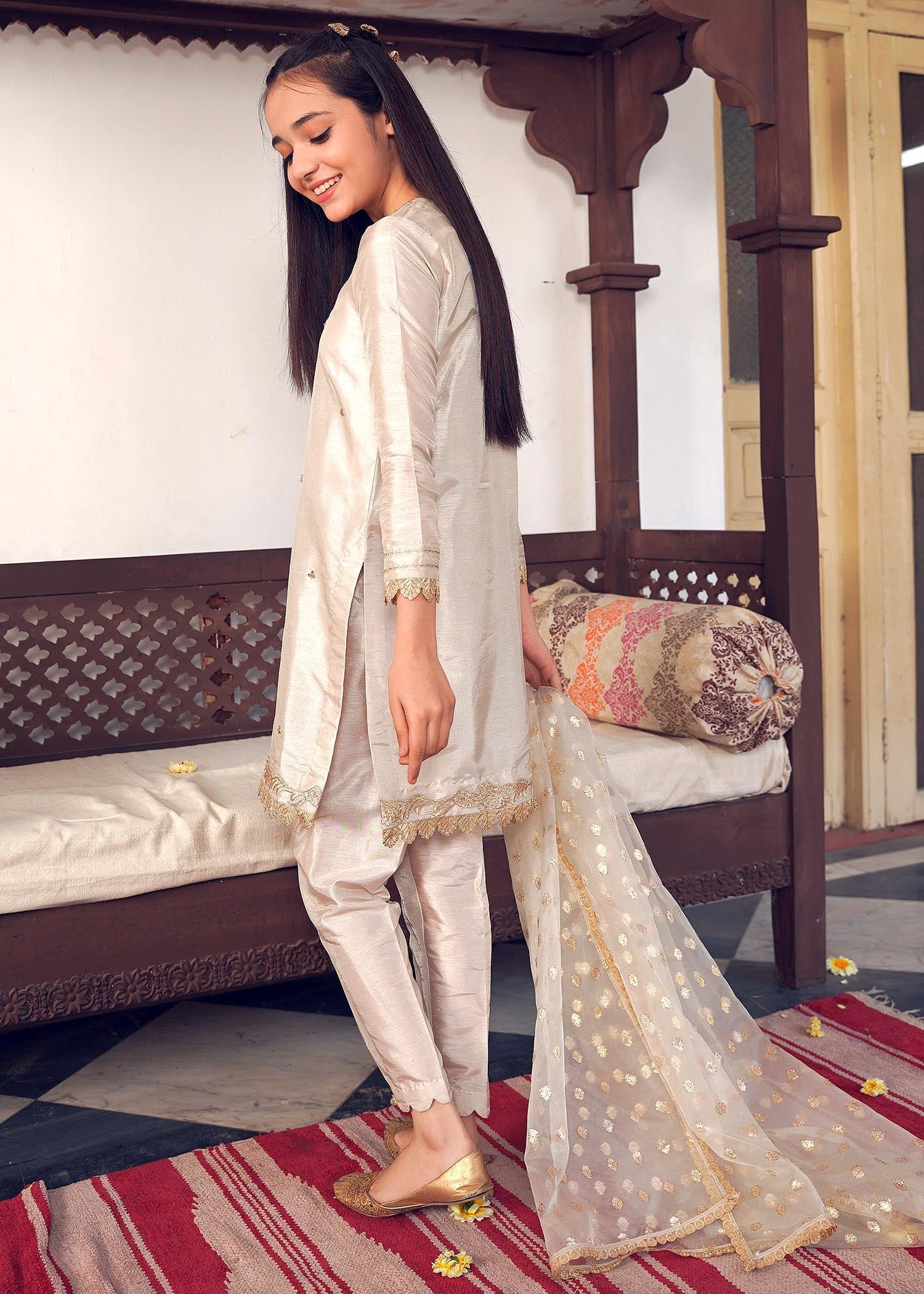 Rang-e-Haya Sandali Pearl white kids