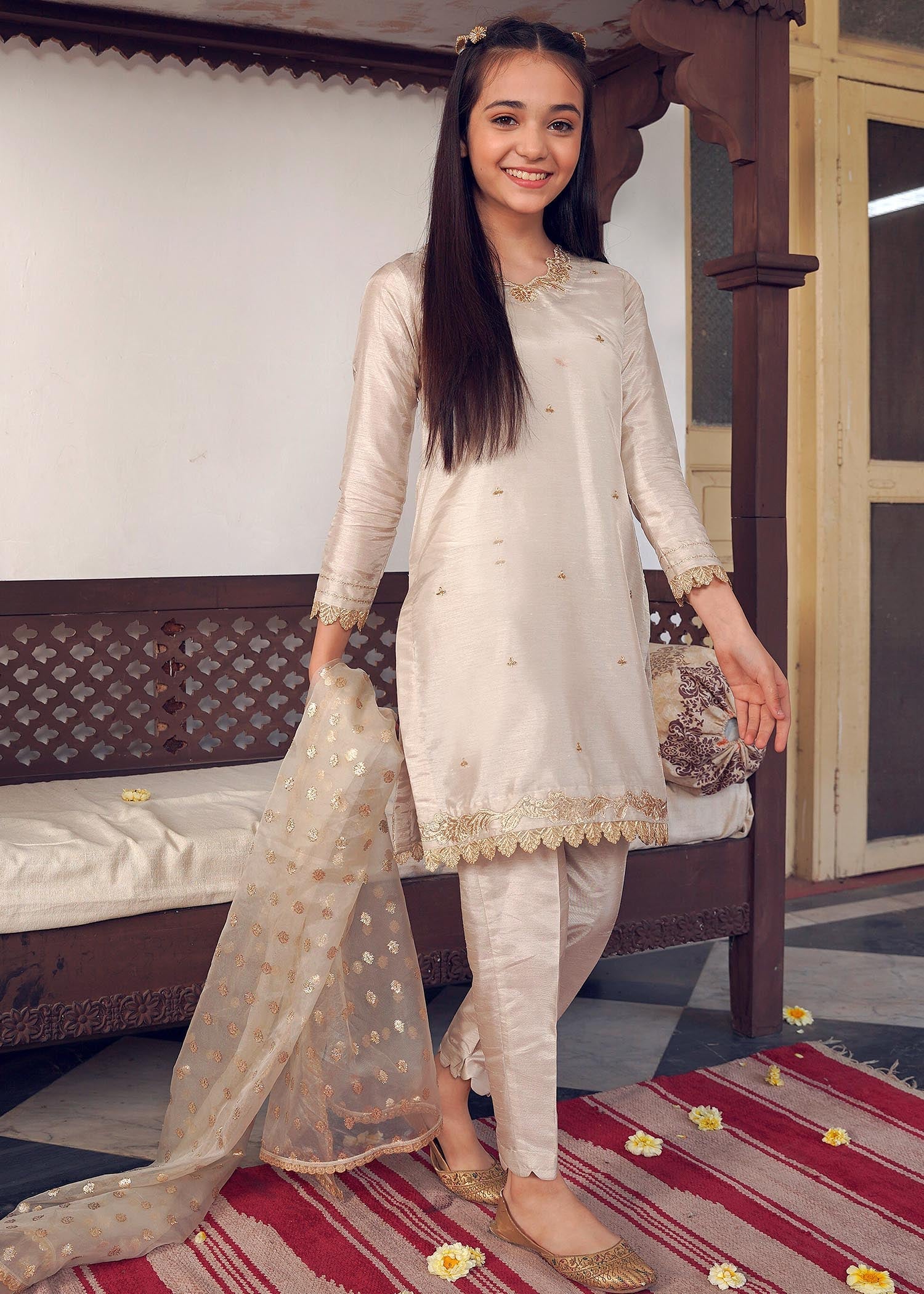 Rang-e-Haya Sandali Pearl white kids