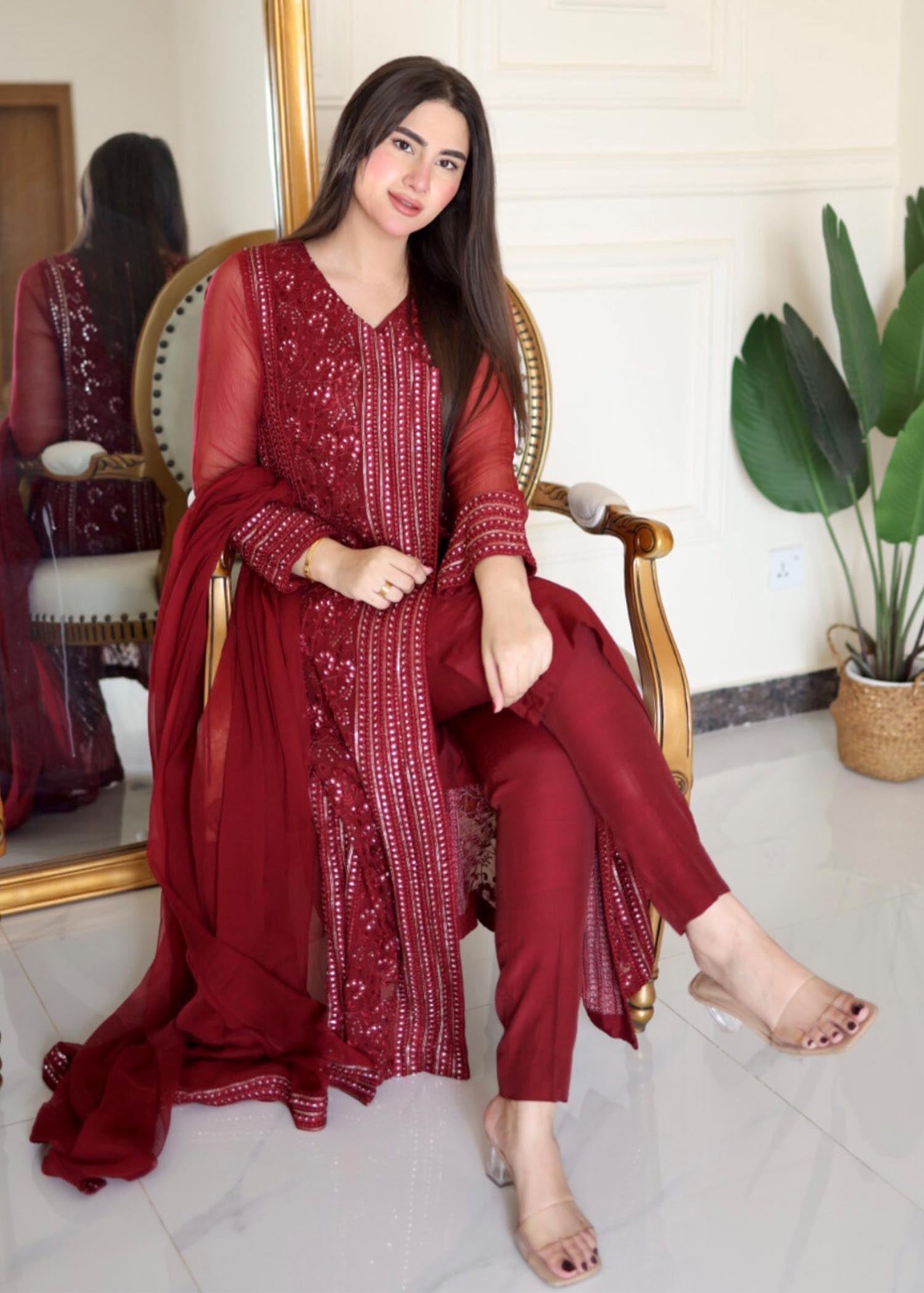 Rang-e-Haya Hoor / Maroon