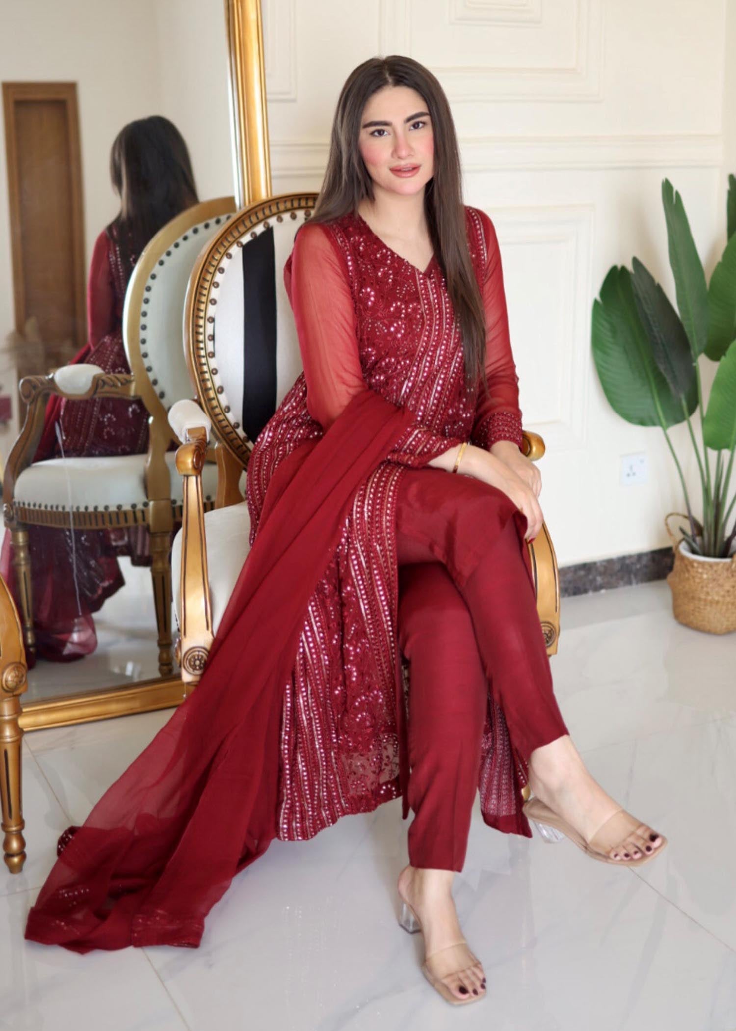 Rang-e-Haya Hoor / Maroon