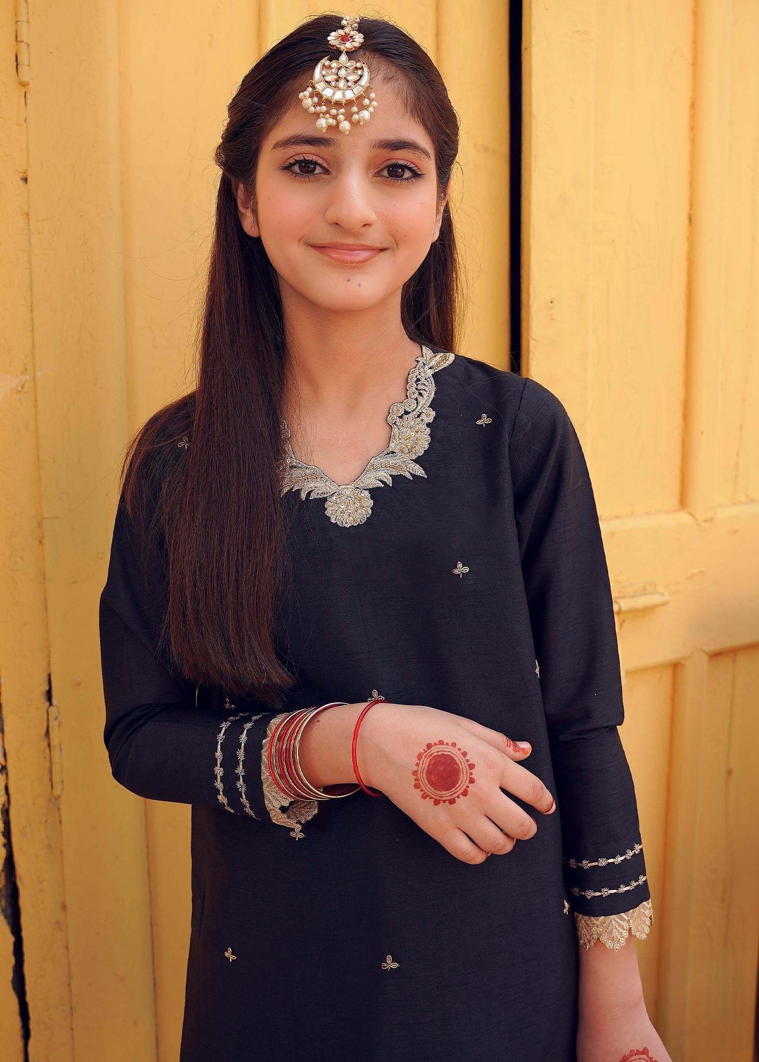 Rang-e-Haya Sandali black kids