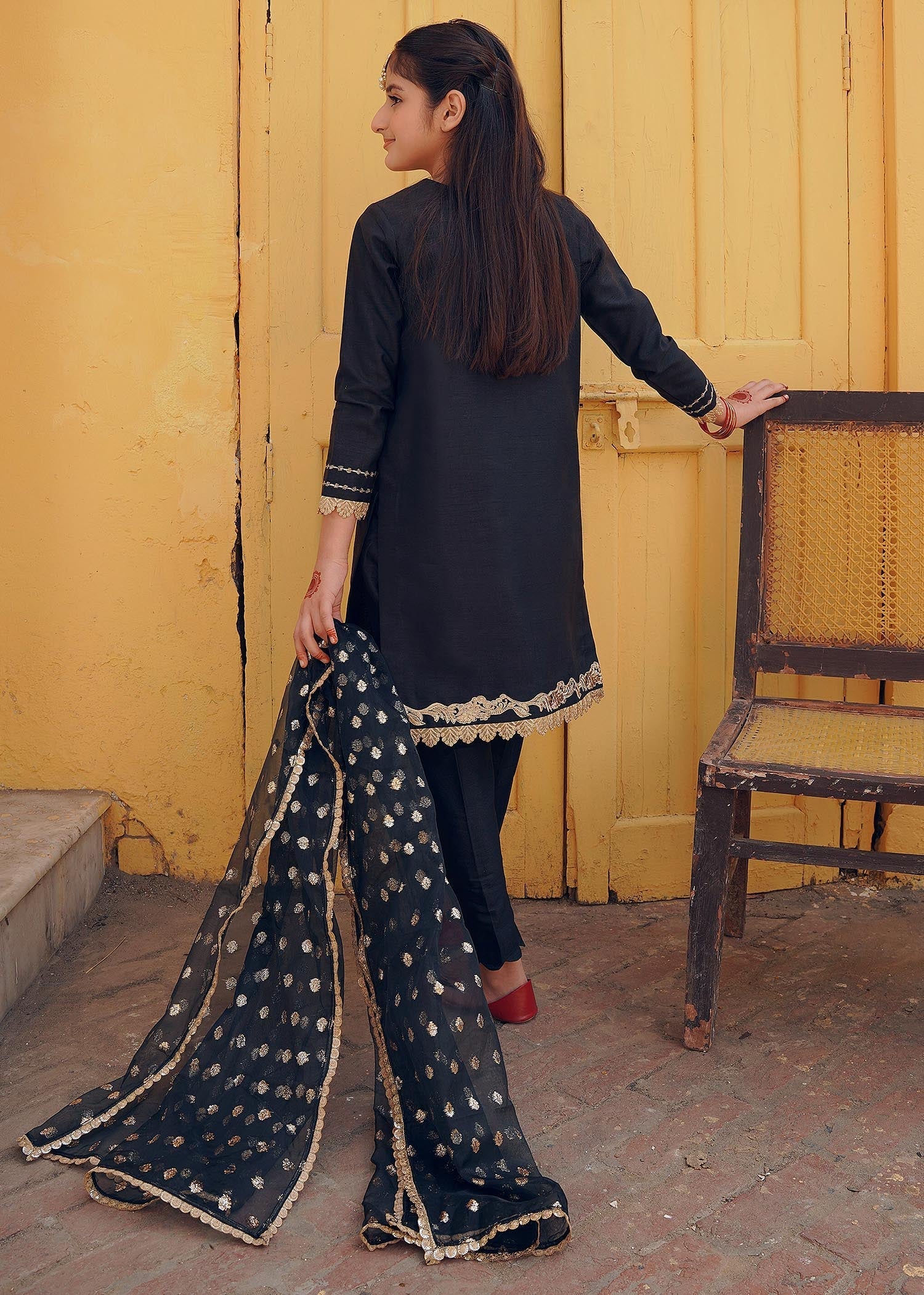Rang-e-Haya Sandali black kids