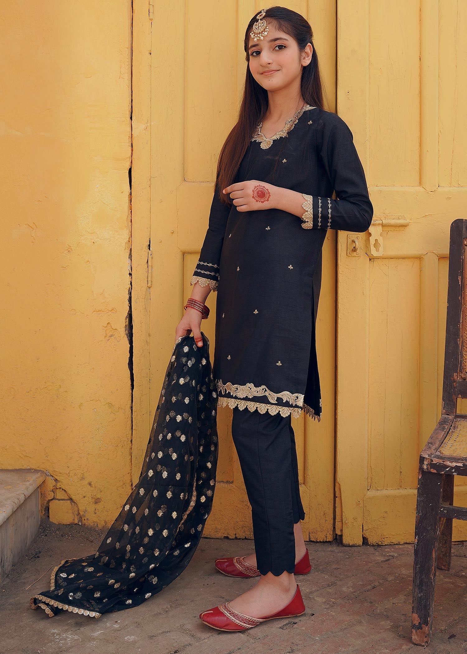Rang-e-Haya Sandali black kids