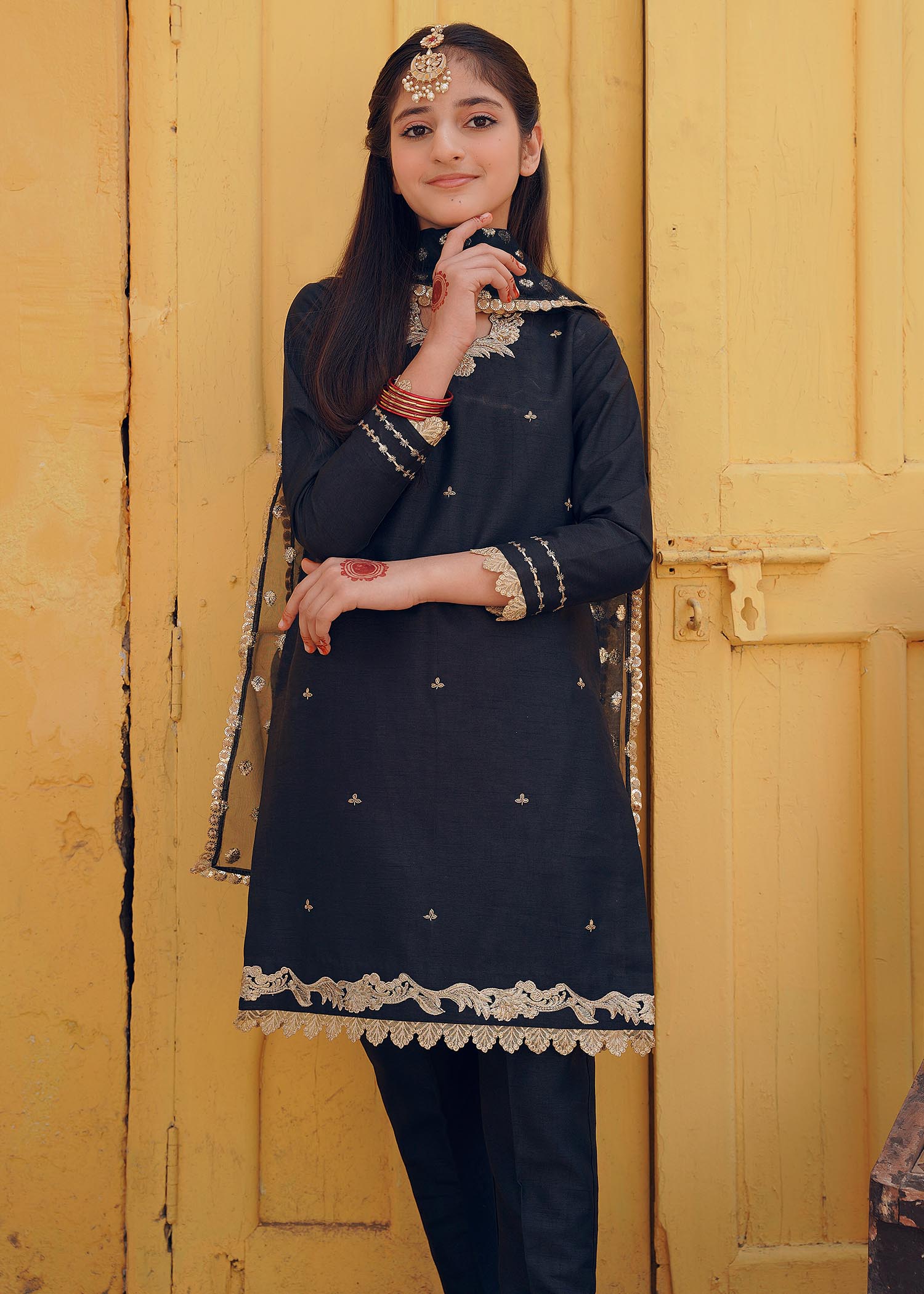 Rang-e-Haya Sandali black kids