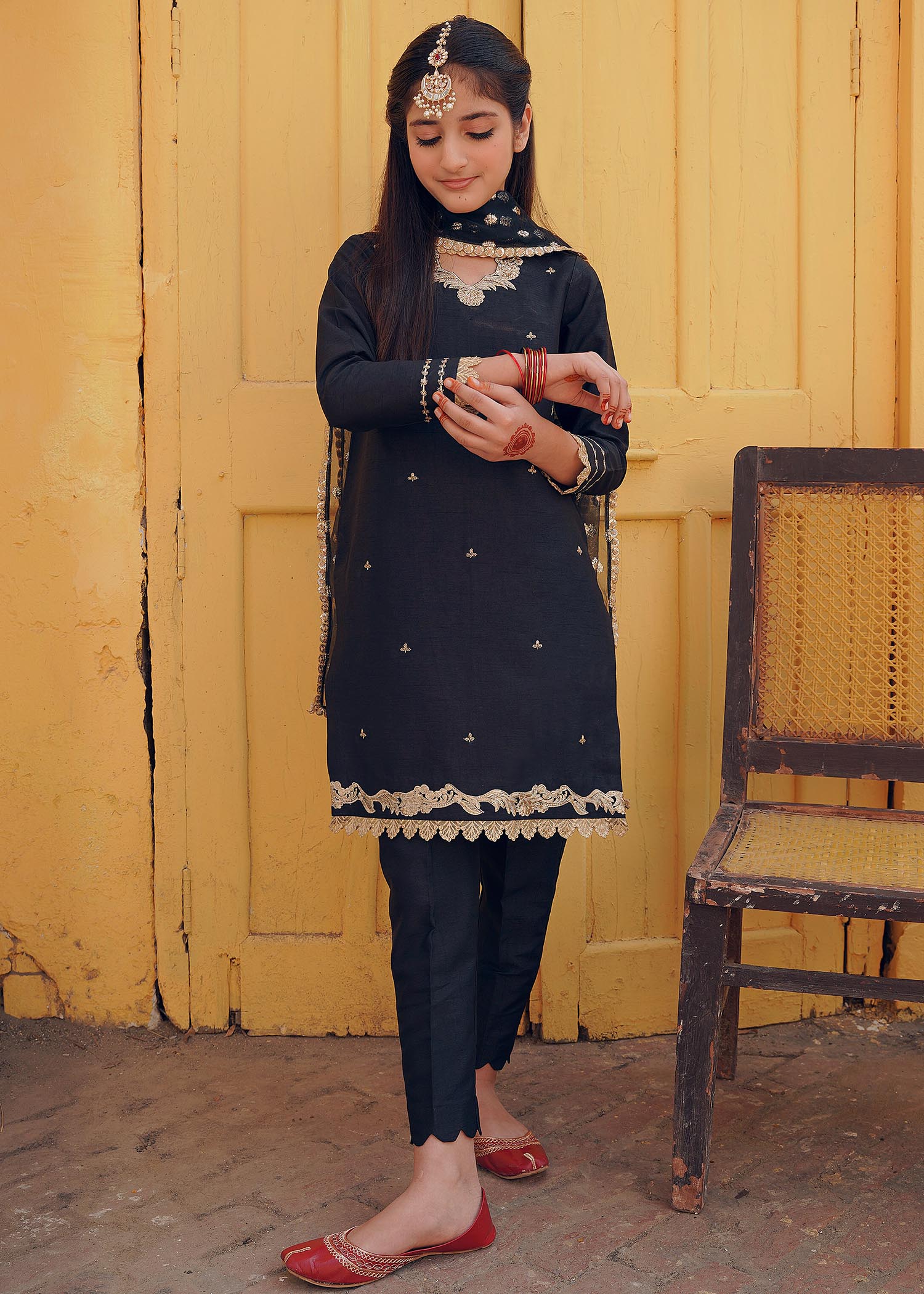 Rang-e-Haya Sandali black kids