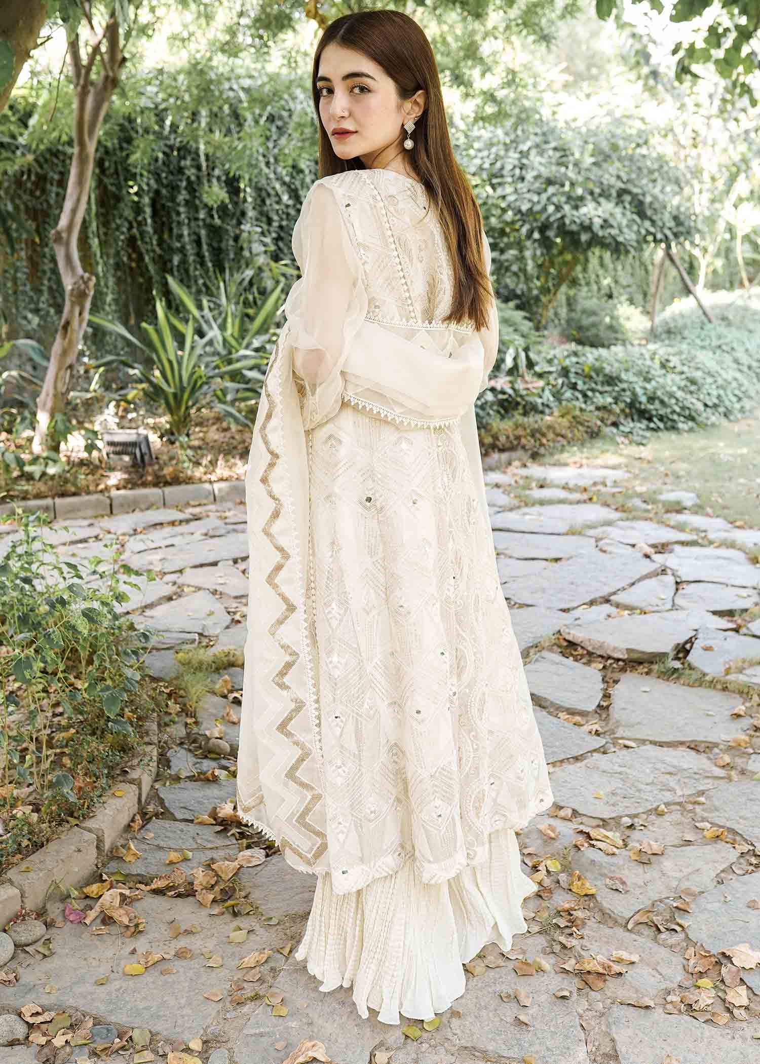 Rang-e-Haya Lily (Ash White)