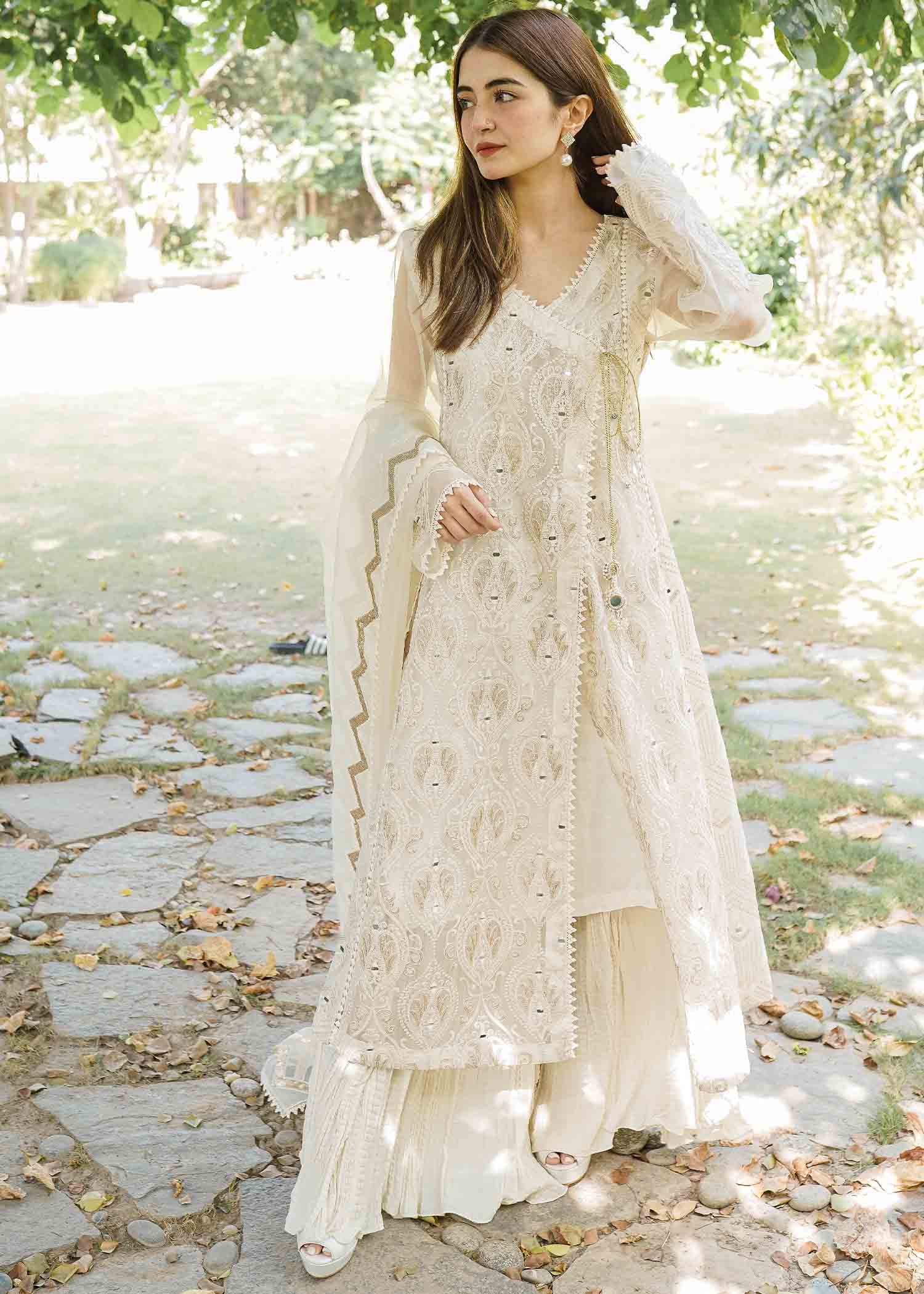 Rang-e-Haya Lily (Ash White)