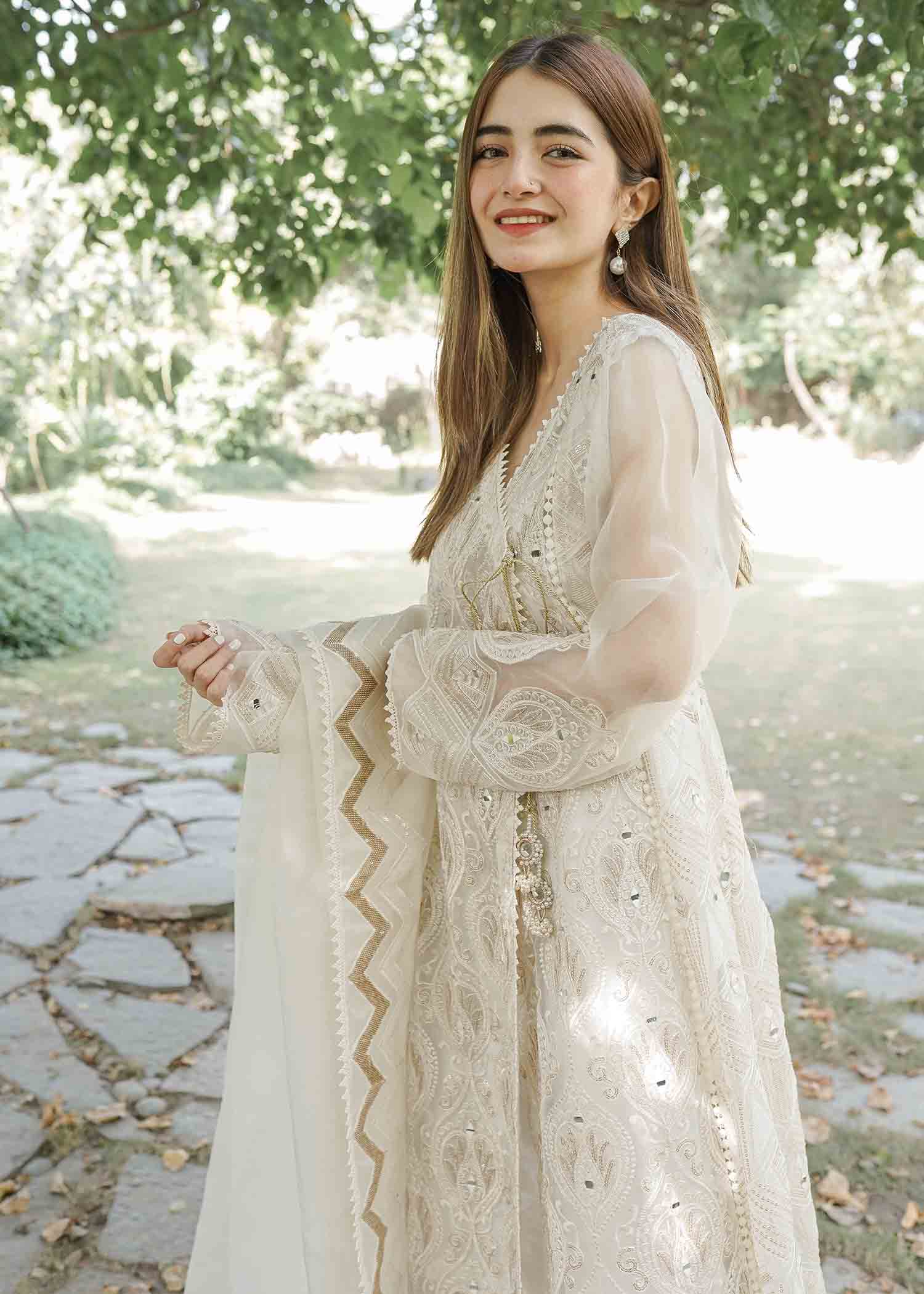 Rang-e-Haya Lily (Ash White)