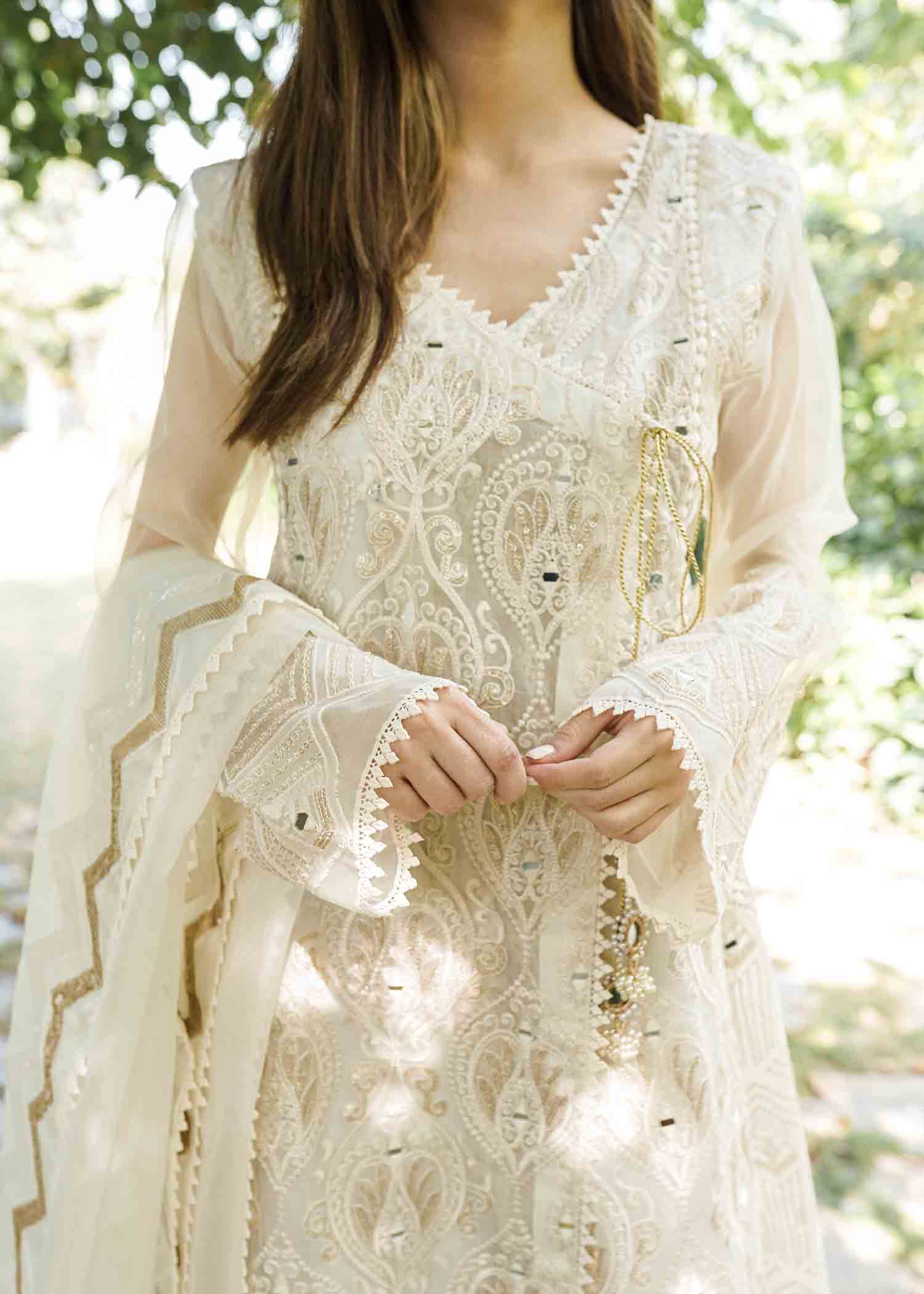 Rang-e-Haya Lily (Ash White)