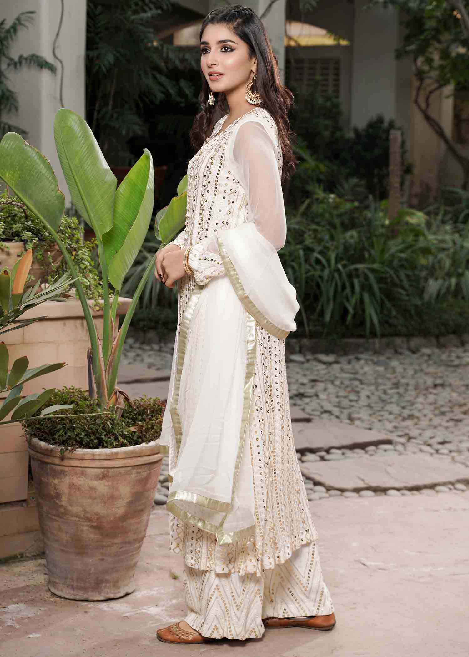 Rang-e-Haya Ufaq/White