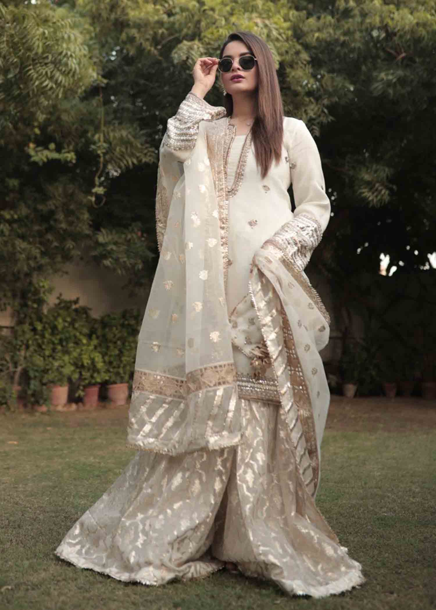 Rang-e-Haya Minal Khan-Pairhan (White)