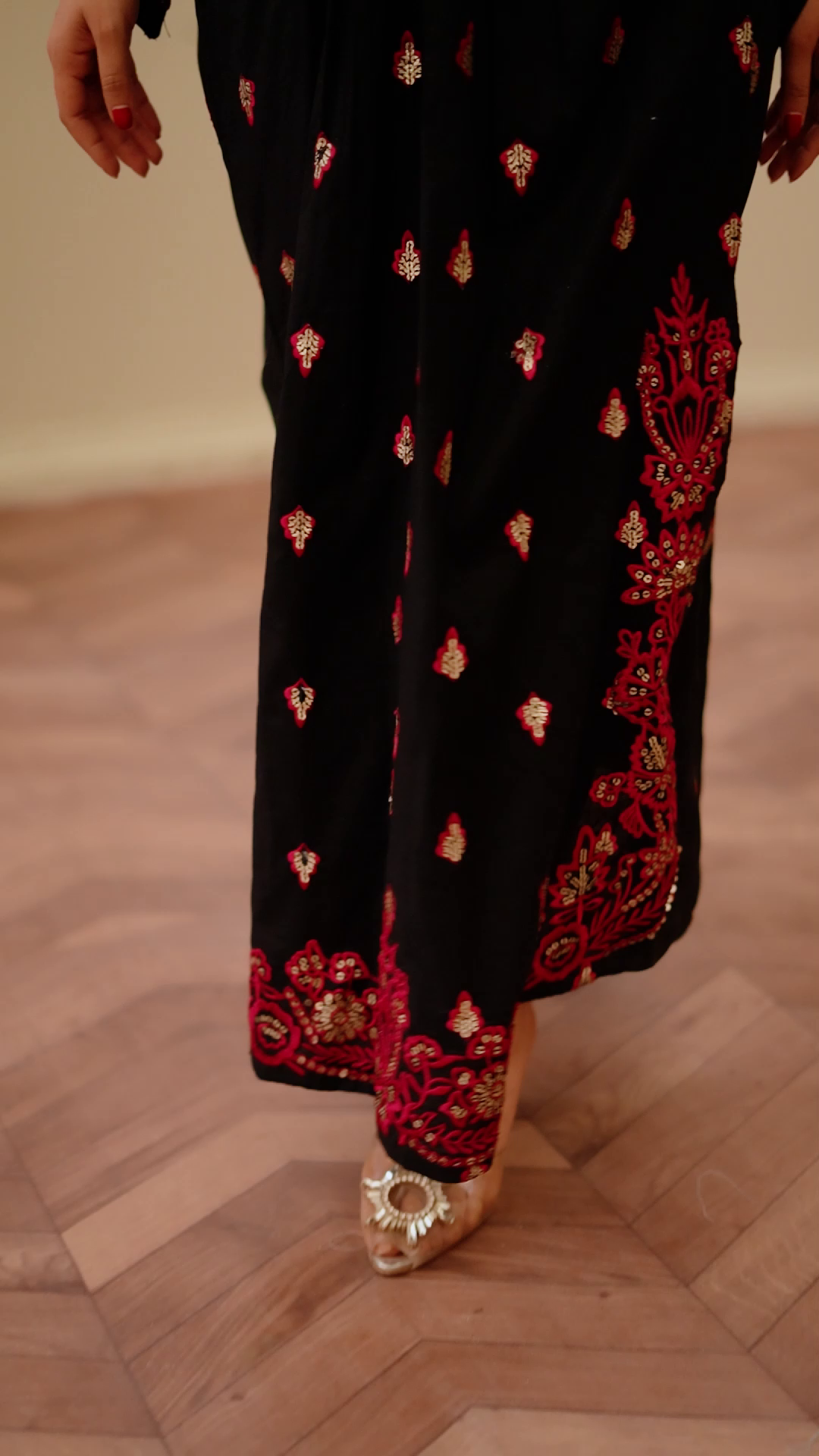 Lawn Kaftan in Black