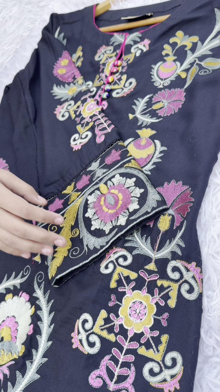 Dhanak Kurta Set in Black