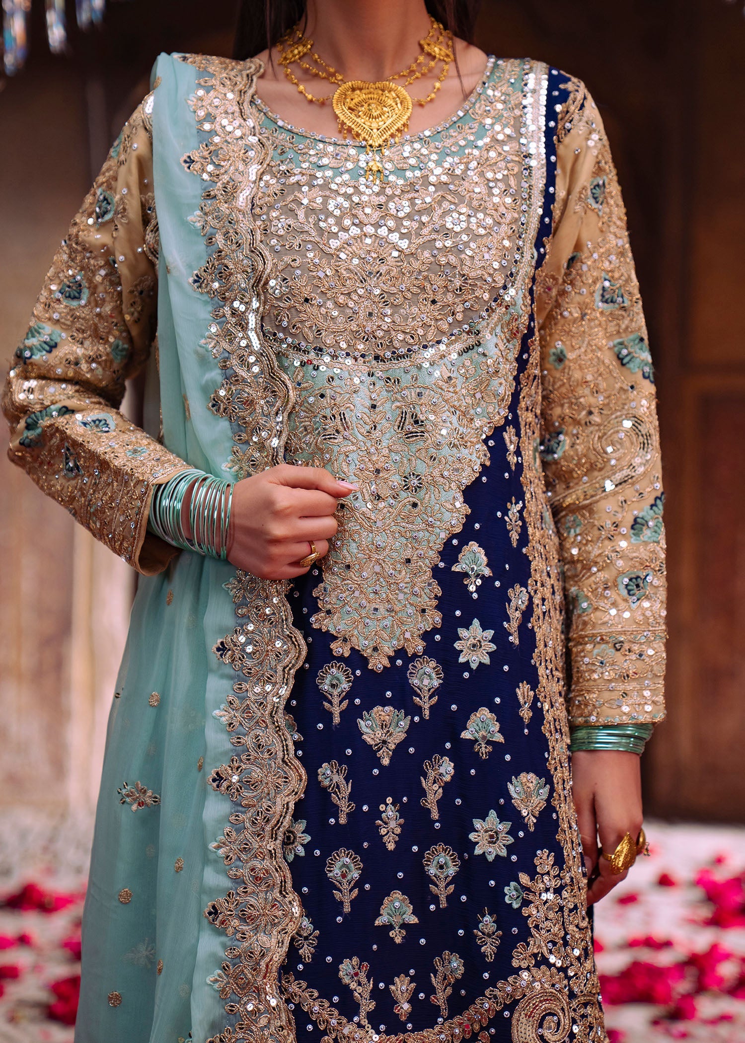 Haseens Official Shāhnazr