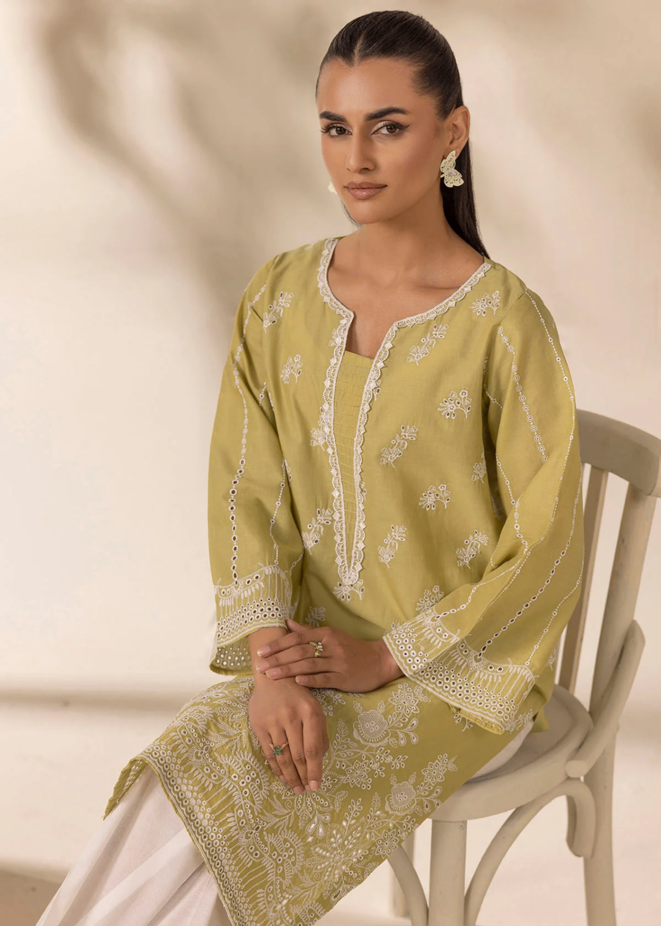 Motifz 5282-DIANTHUS EMBROIDERED CAMBRIC STITCHED