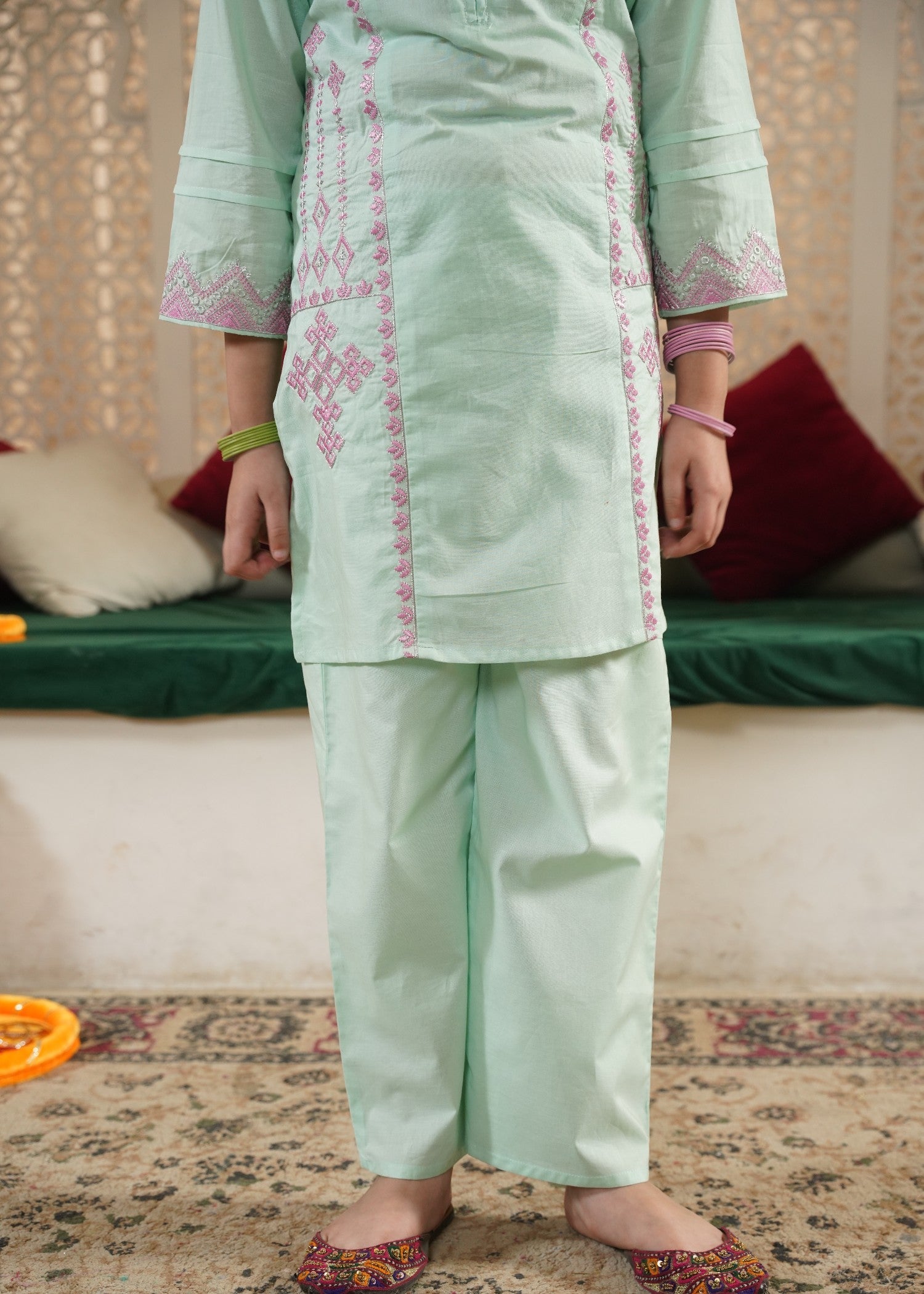 MINT-GREEN-EMBROIDERED-KURTA-SET-WITH-PINK-DUPATTA