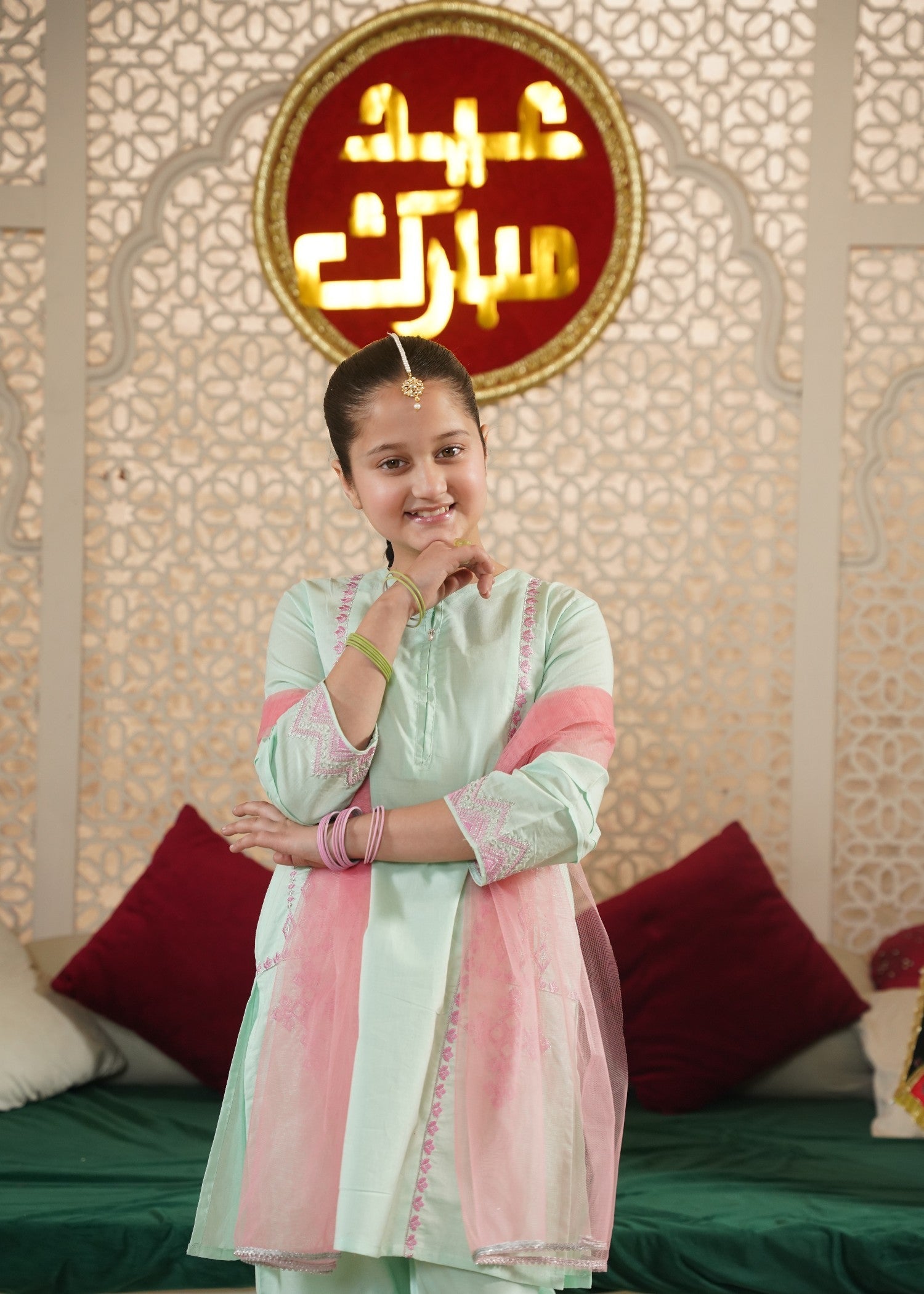 MINT-GREEN-EMBROIDERED-KURTA-SET-WITH-PINK-DUPATTA