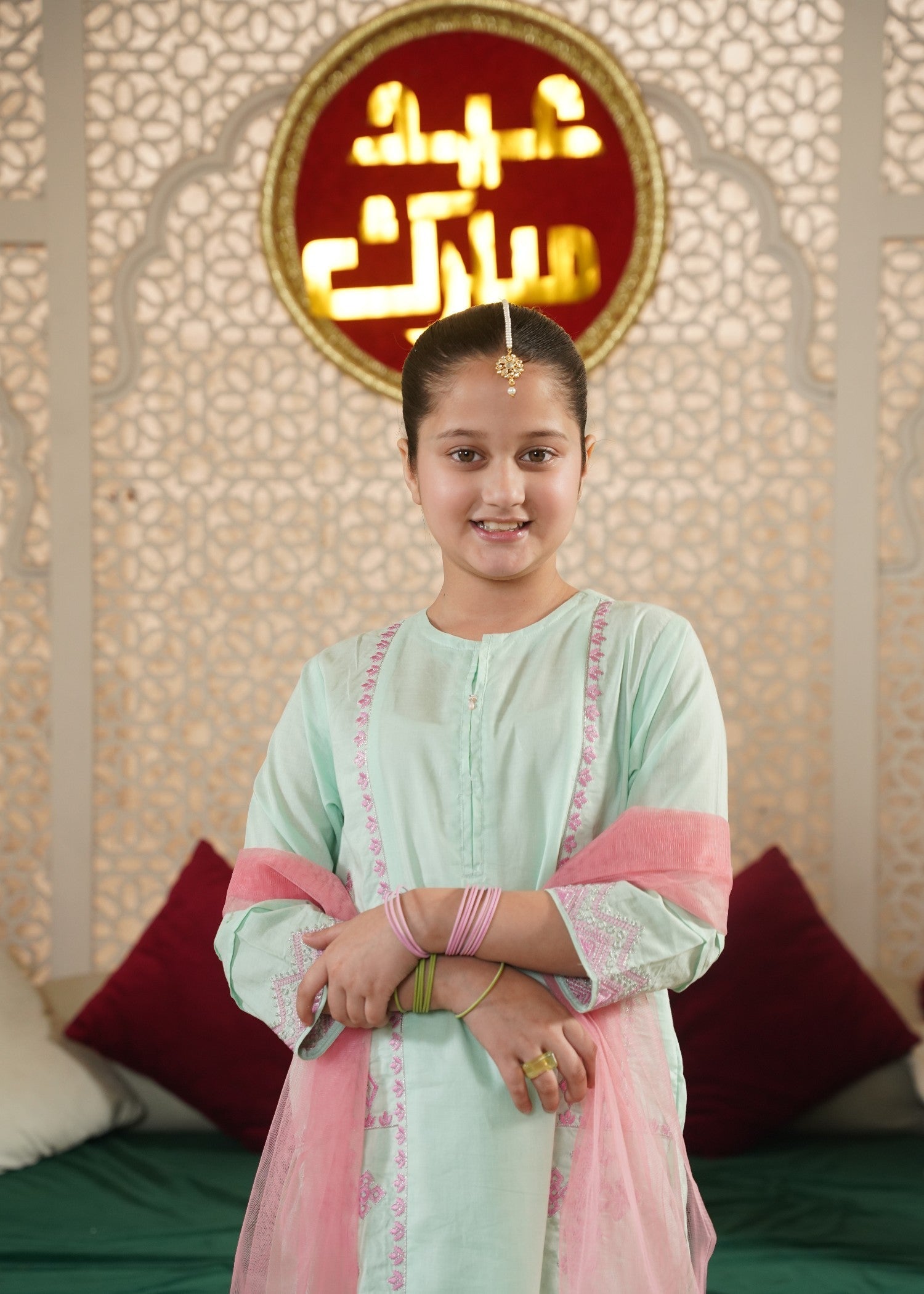 MINT-GREEN-EMBROIDERED-KURTA-SET-WITH-PINK-DUPATTA