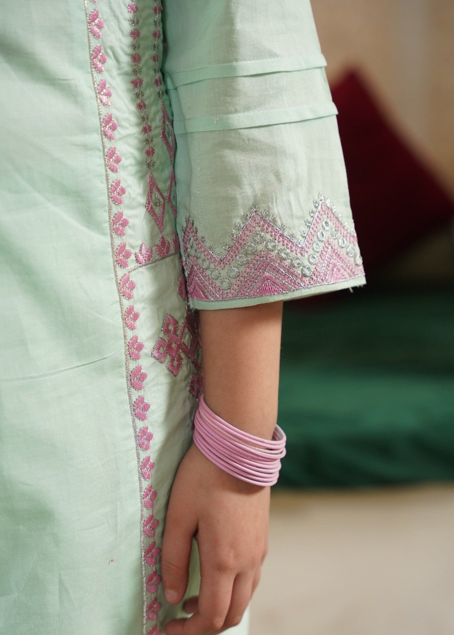 MINT-GREEN-EMBROIDERED-KURTA-SET-WITH-PINK-DUPATTA