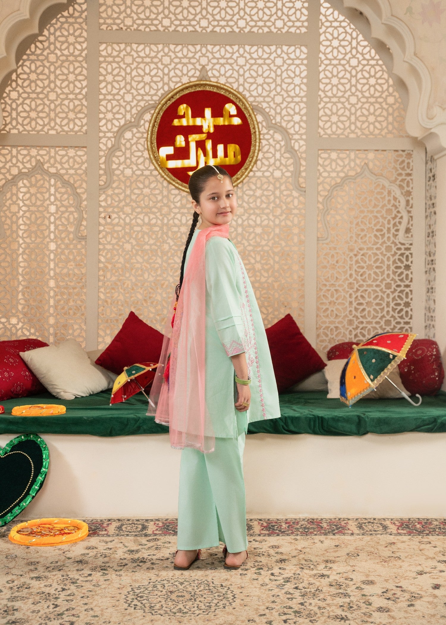 MINT-GREEN-EMBROIDERED-KURTA-SET-WITH-PINK-DUPATTA