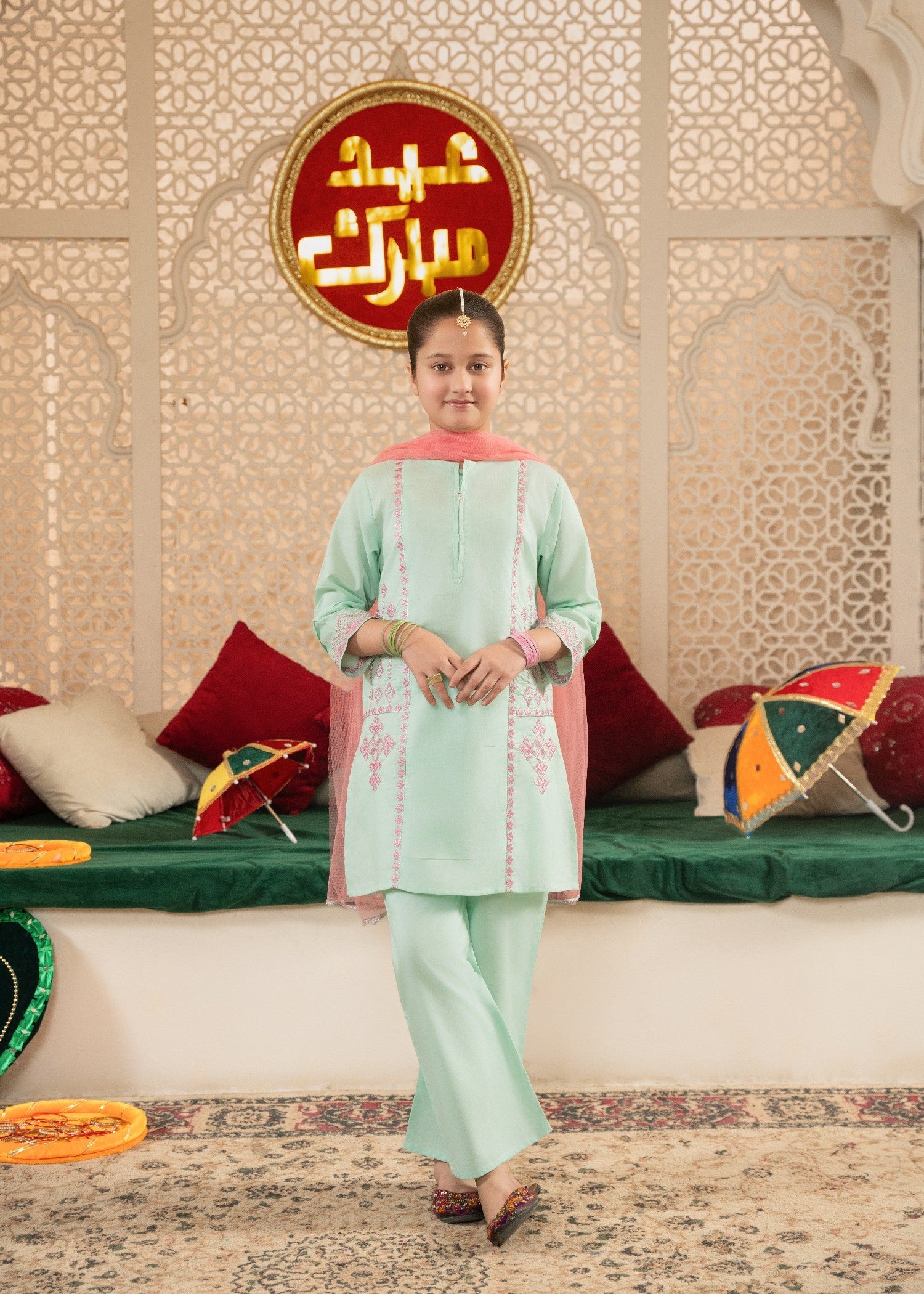 MINT-GREEN-EMBROIDERED-KURTA-SET-WITH-PINK-DUPATTA