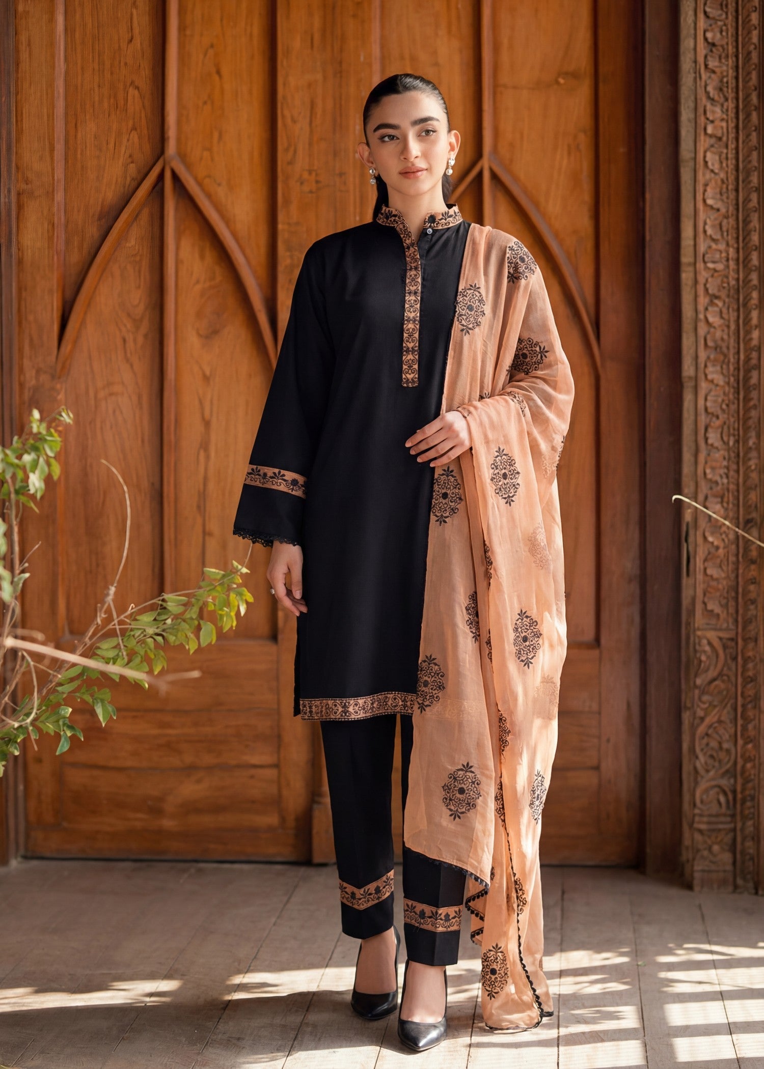 Sahibas By Mirza Darum Black