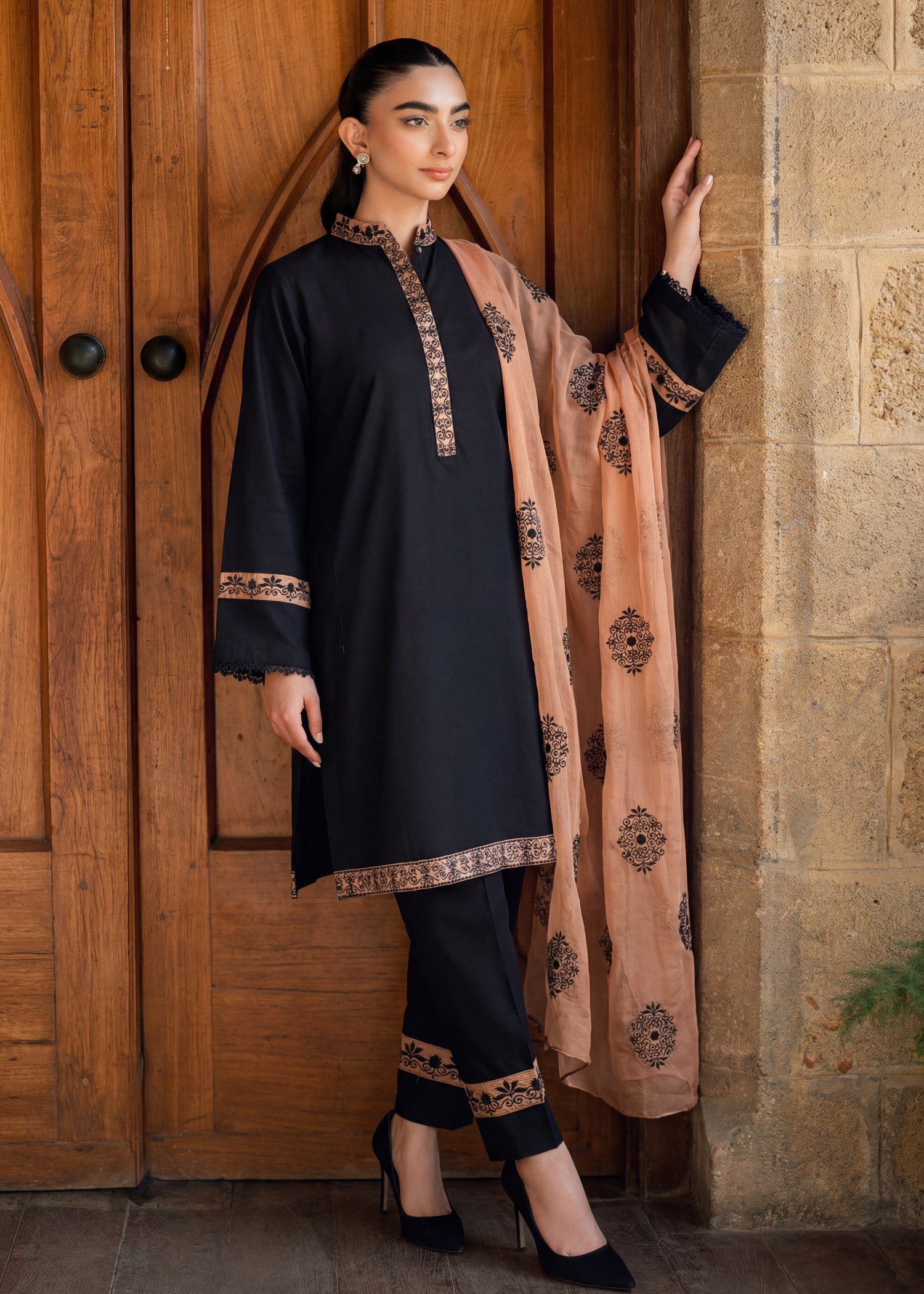 Sahibas By Mirza Darum Black