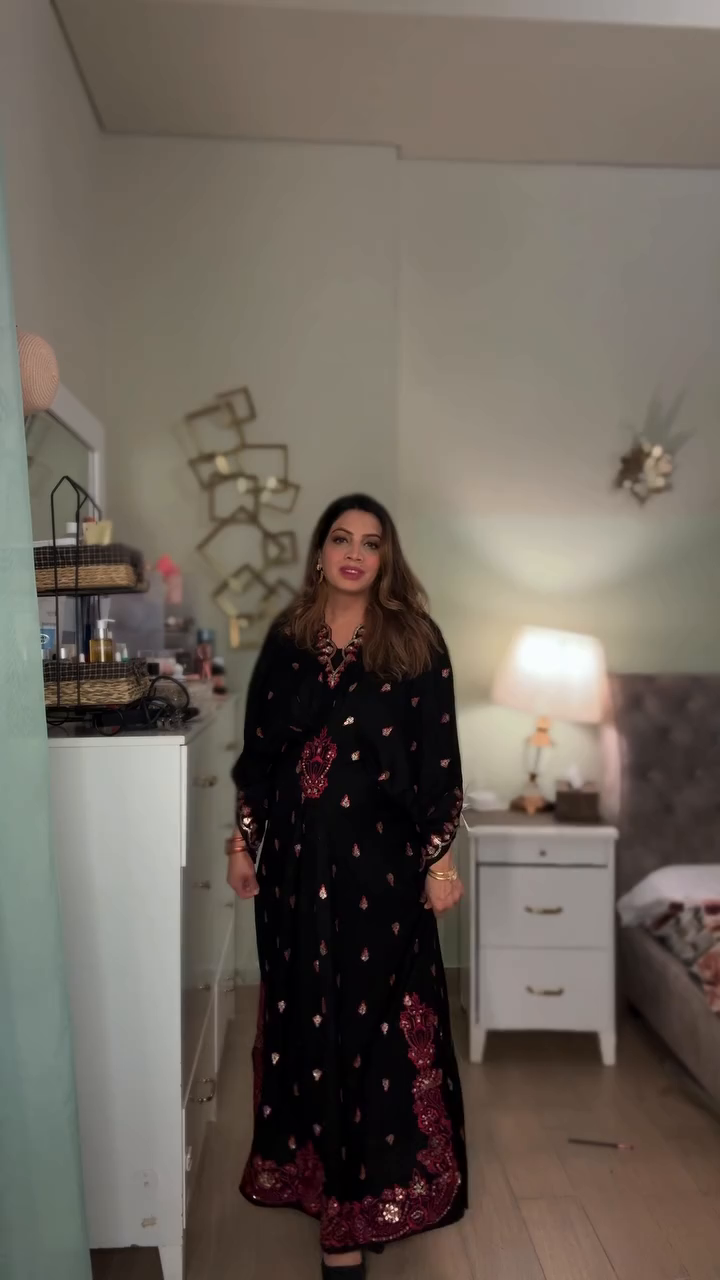 Lawn Kaftan in Black