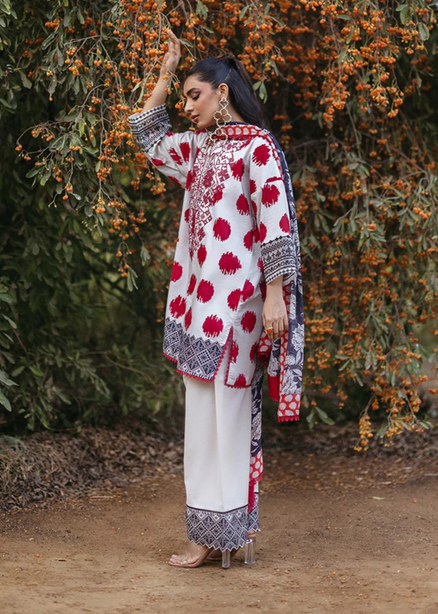 Zainab Chottani FREYA - D 10A