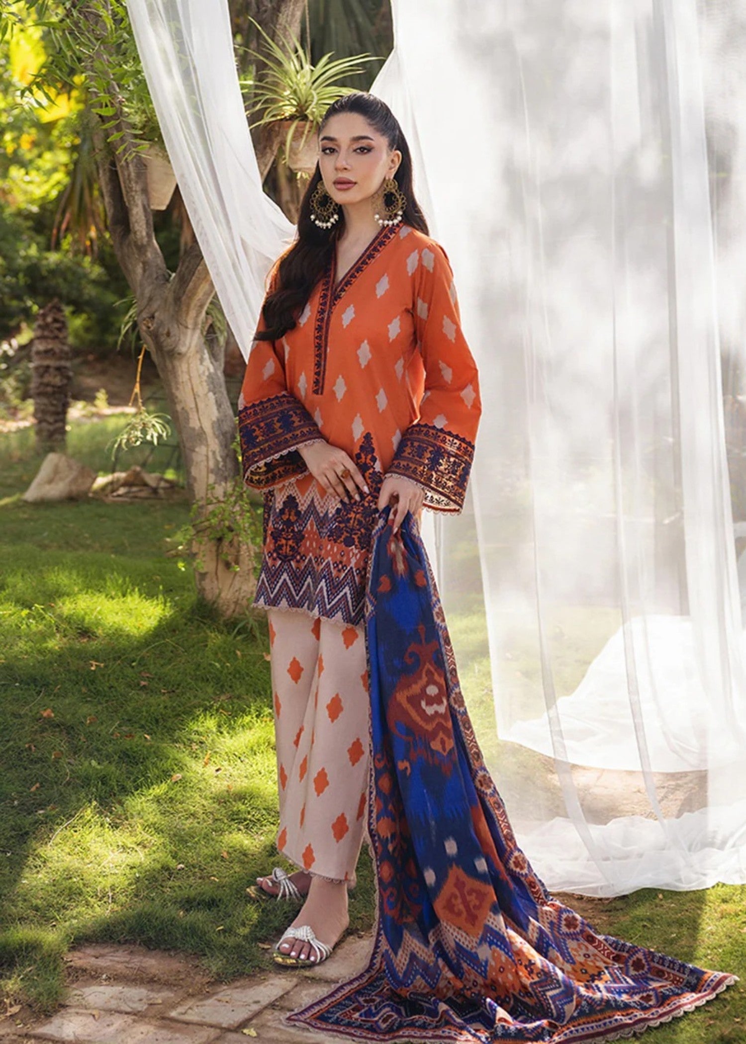 Zainab Chottani LIZA - D 8A - zainab chottani