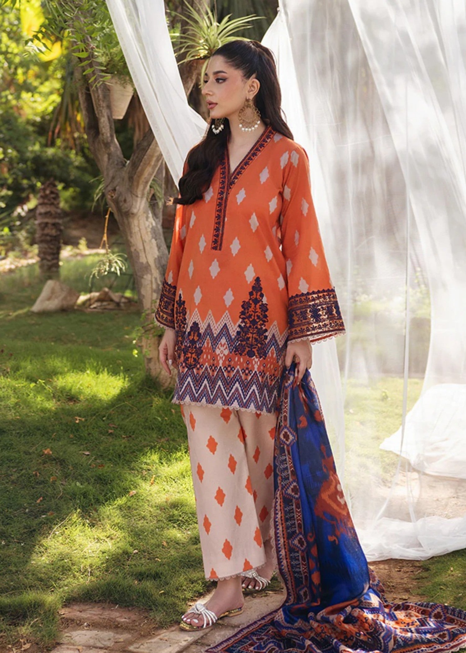 Zainab Chottani LIZA - D 8A - zainab chottani