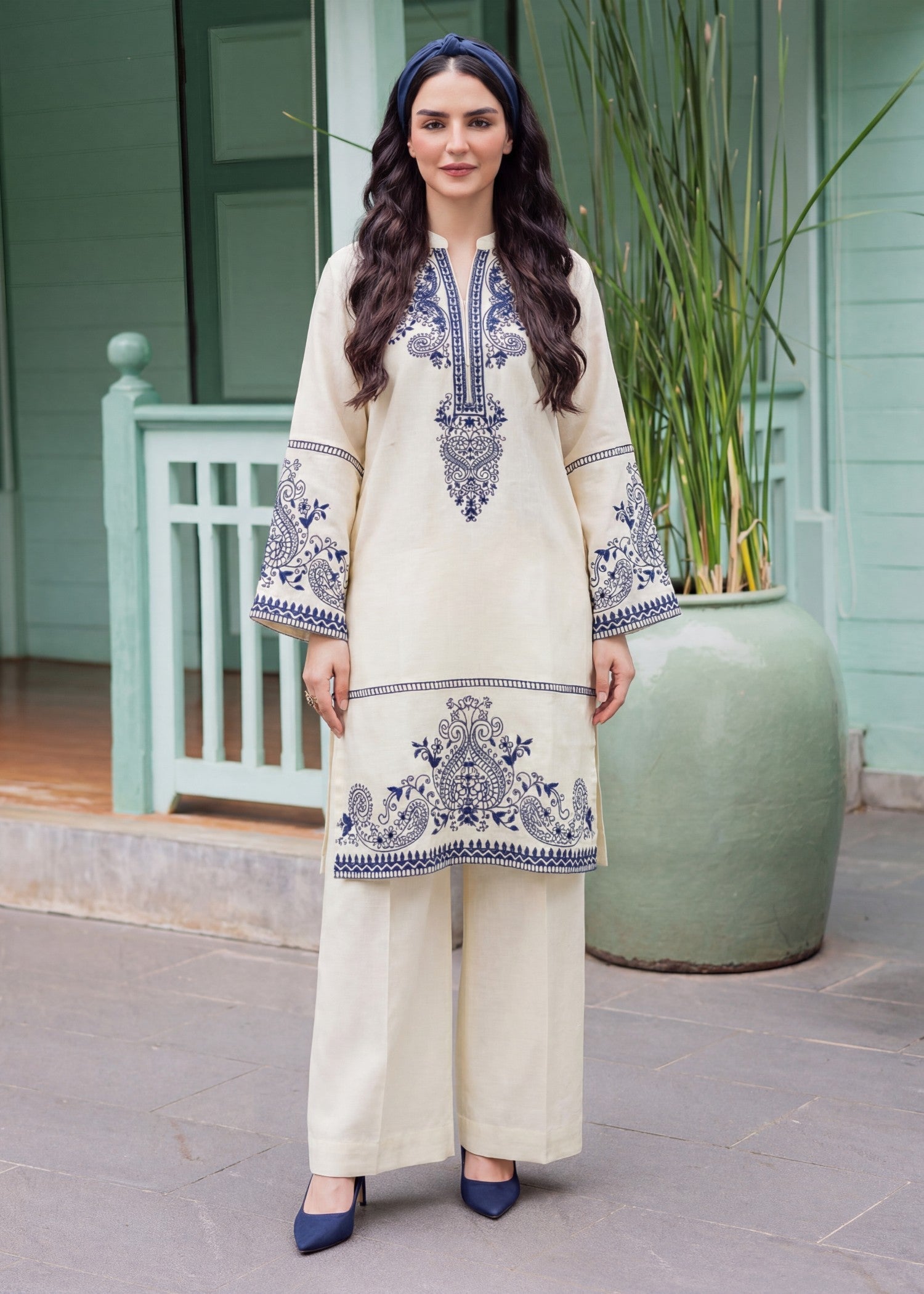 Sahibas By Mirza Urfi Off White