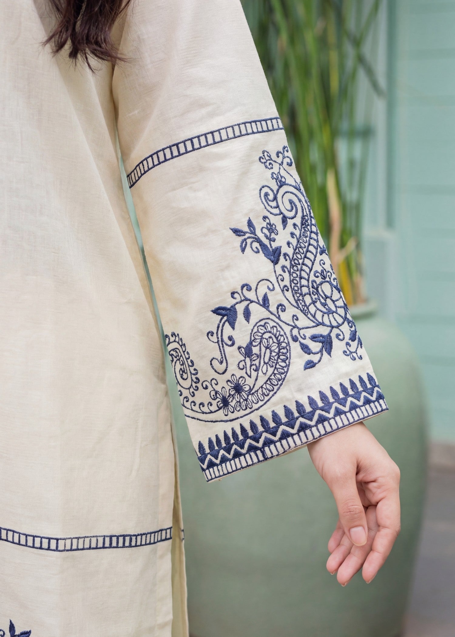 Sahibas By Mirza Urfi Off White