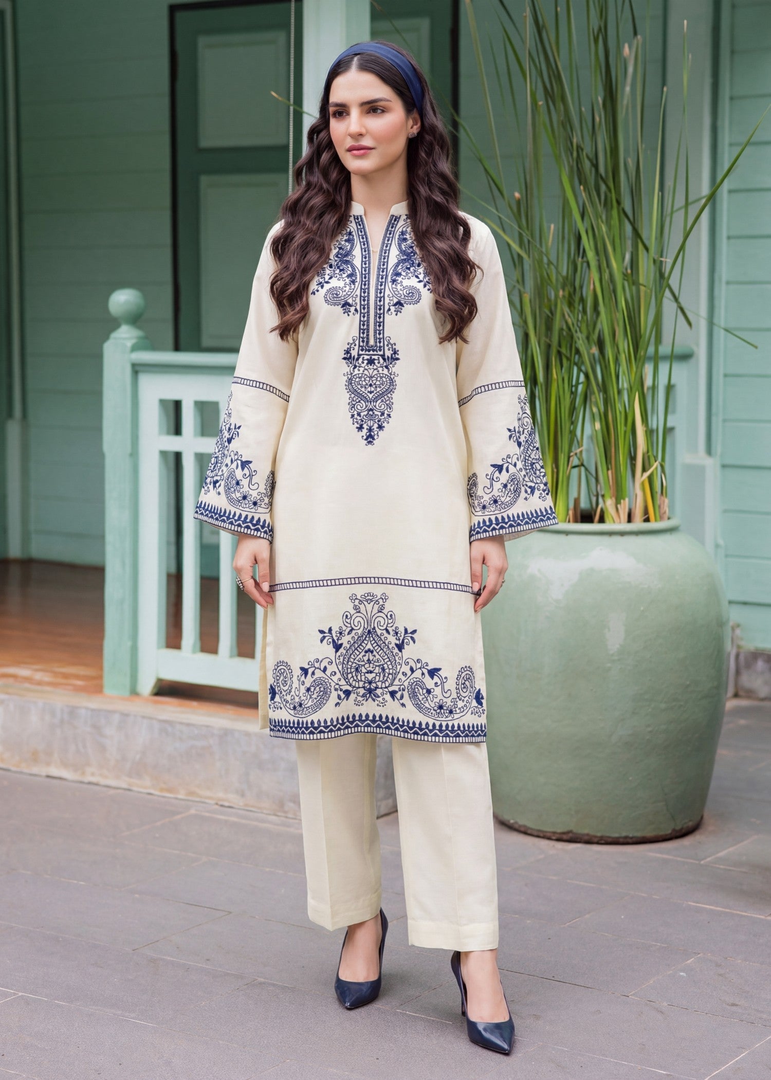 Sahibas By Mirza Urfi Off White