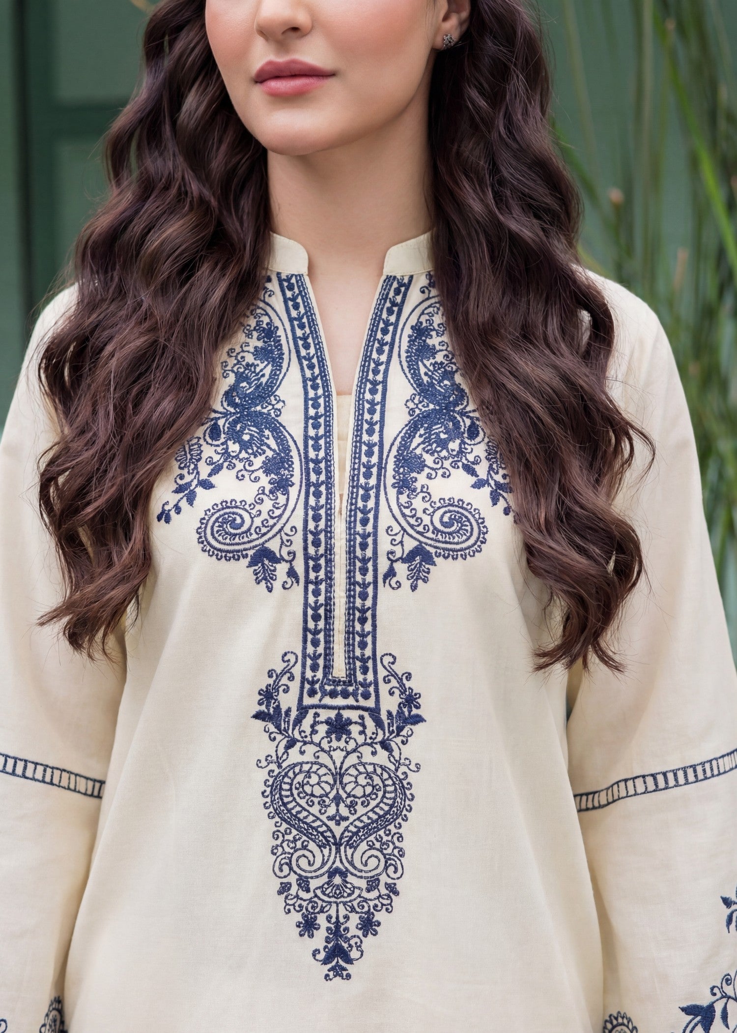 Sahibas By Mirza Urfi Off White