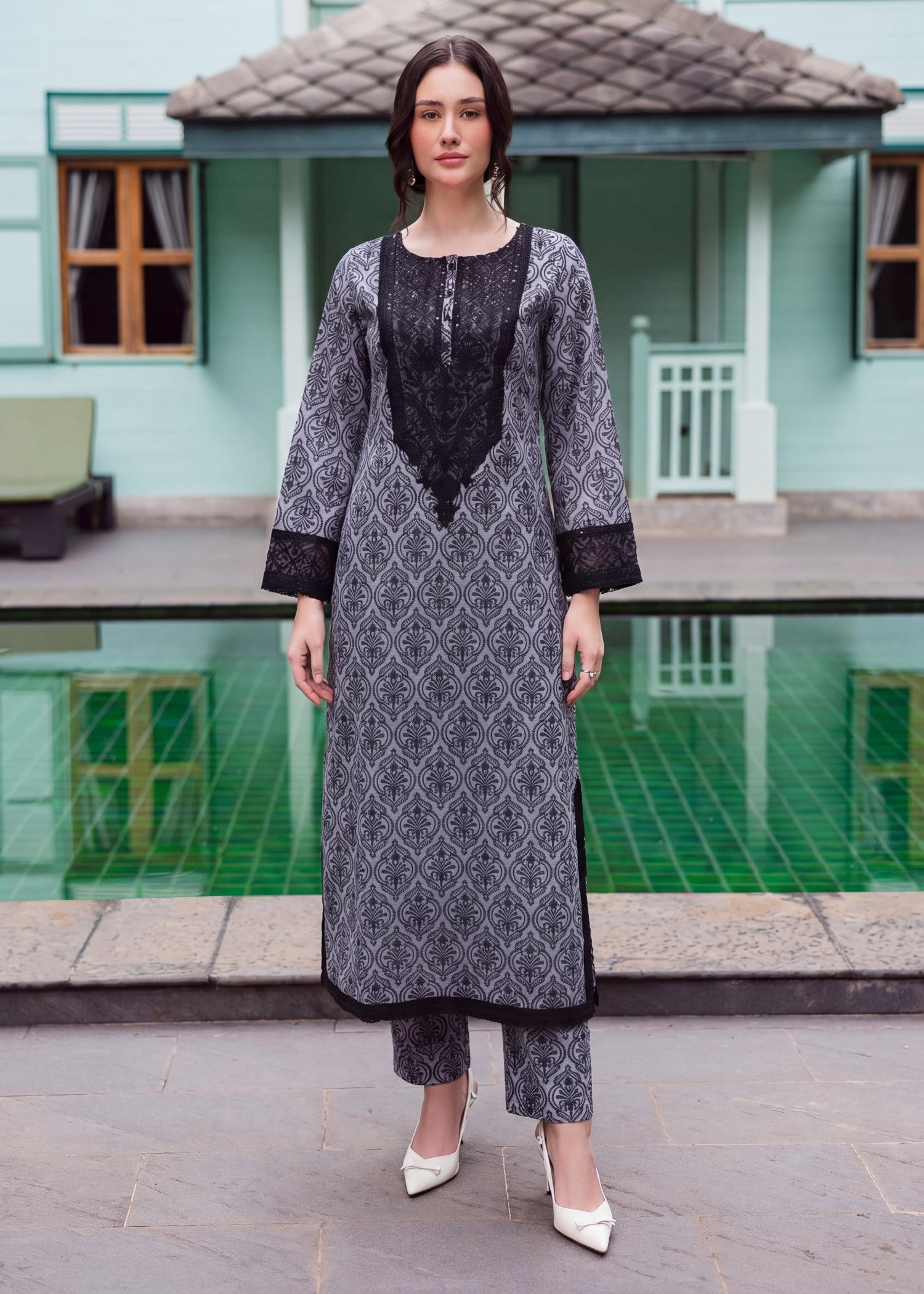 Sahibas By Mirza Cew Grey