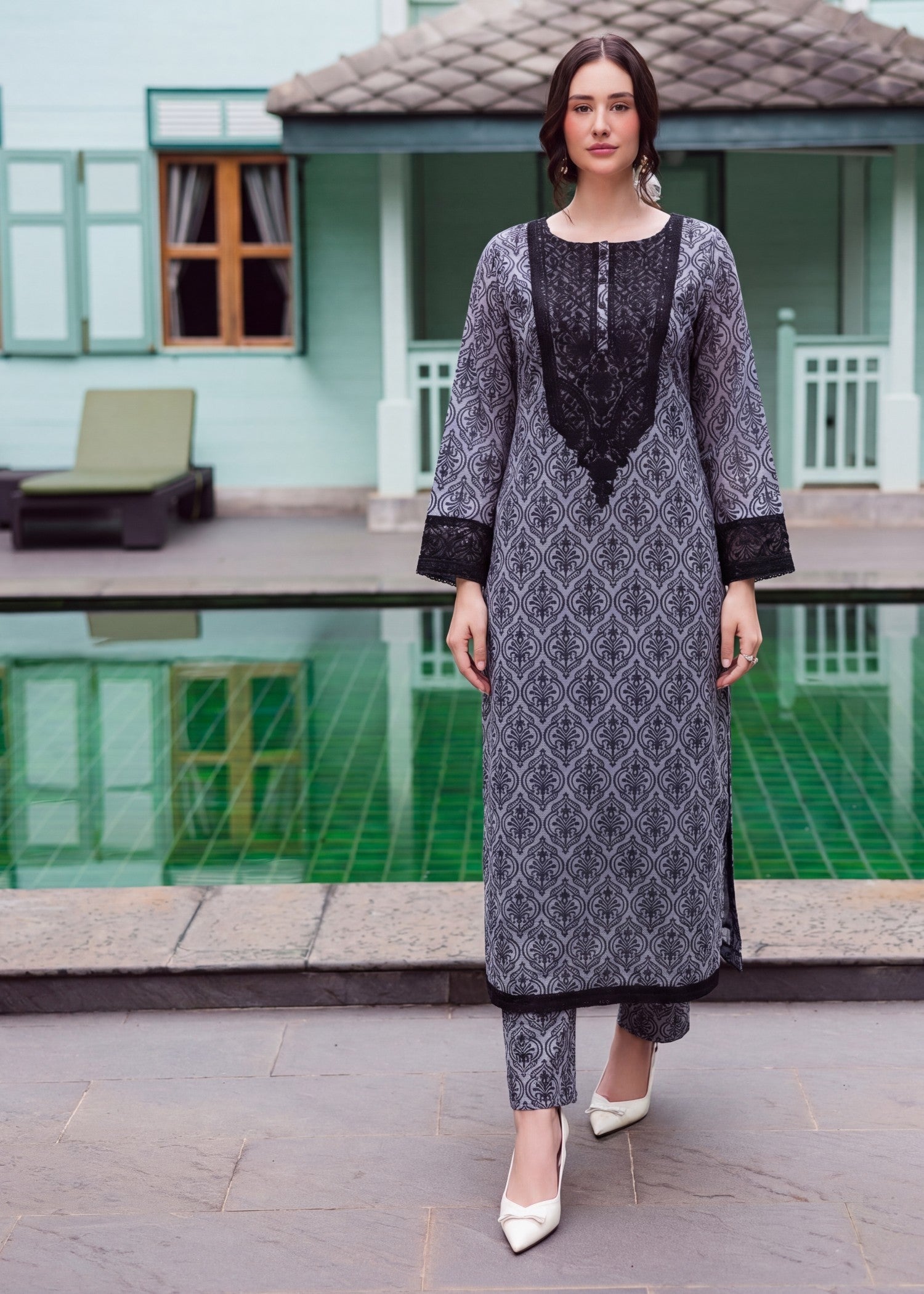 Sahibas By Mirza Cew Grey