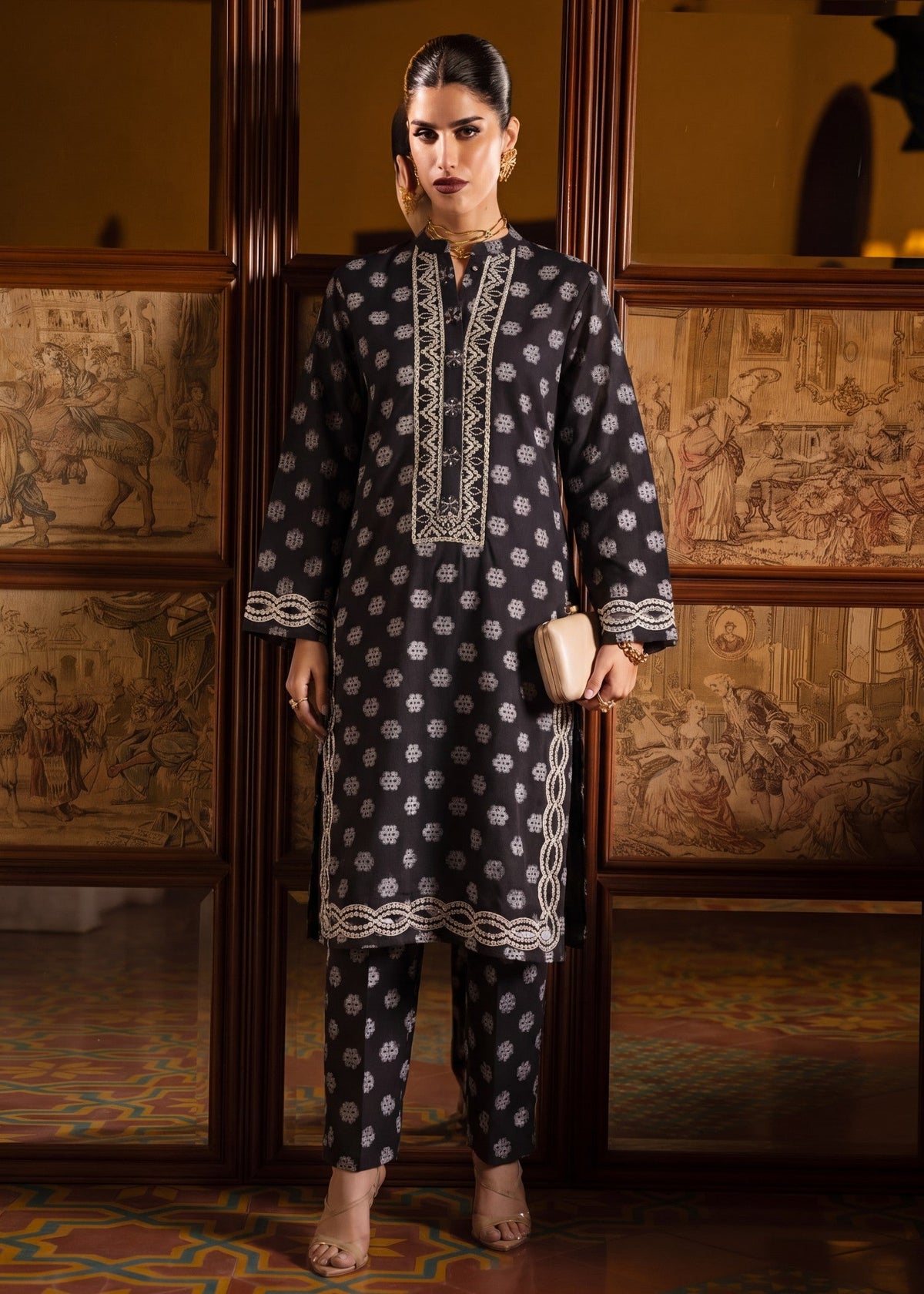Brochea jacquard Kurta Set in Black