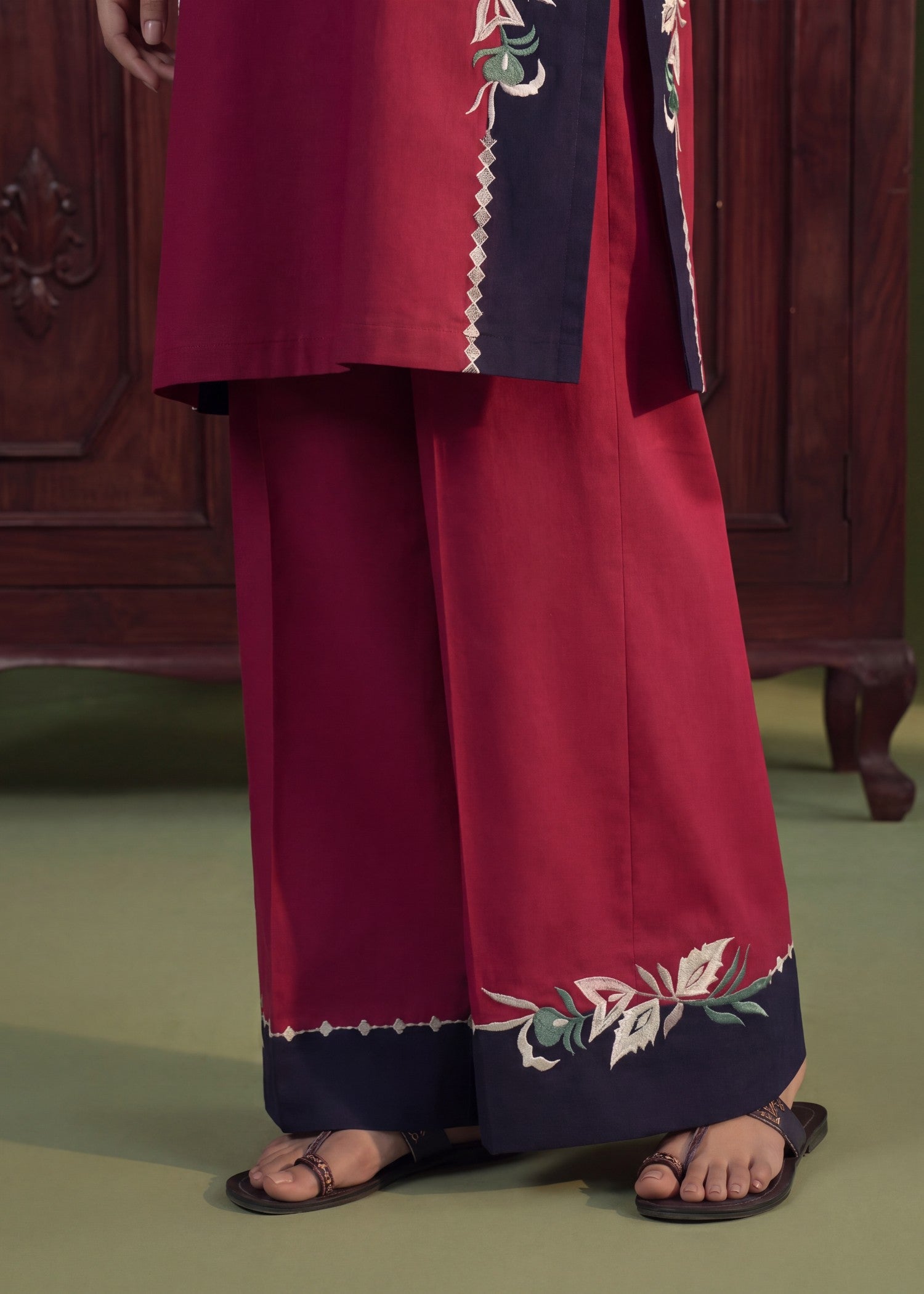 Lawn Kurta Set in Rose red